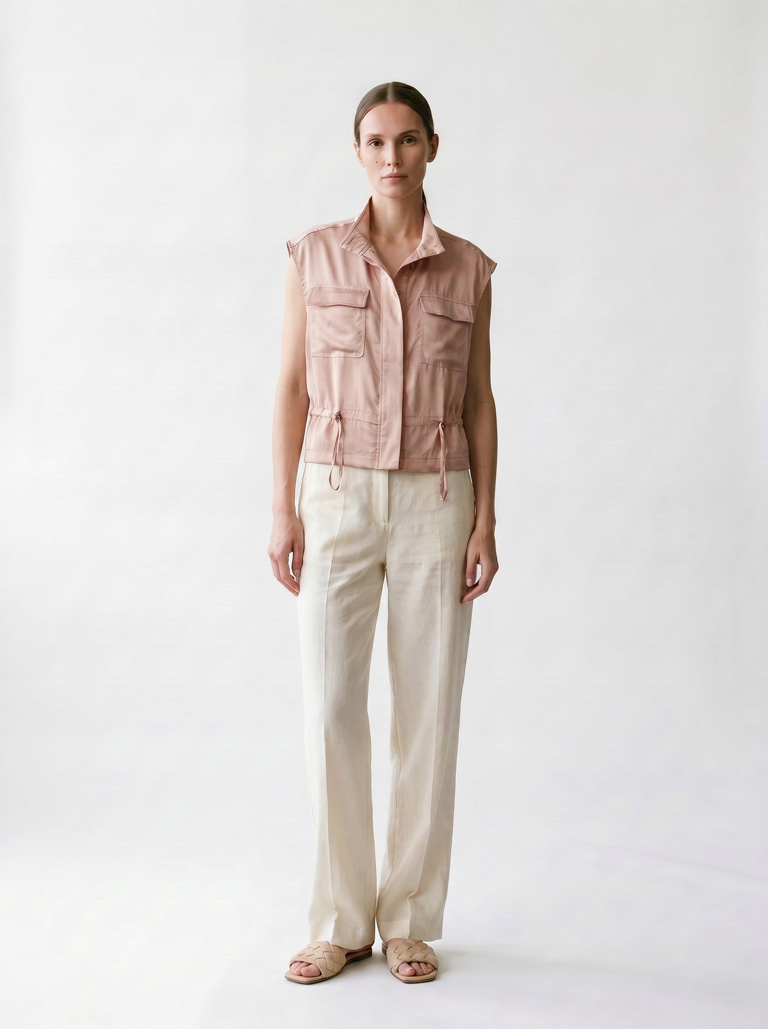 Veste sans manches - Col montant - Poches et élastique à la taille - EscandelleParis - Rose - Devant
#couleur_rose