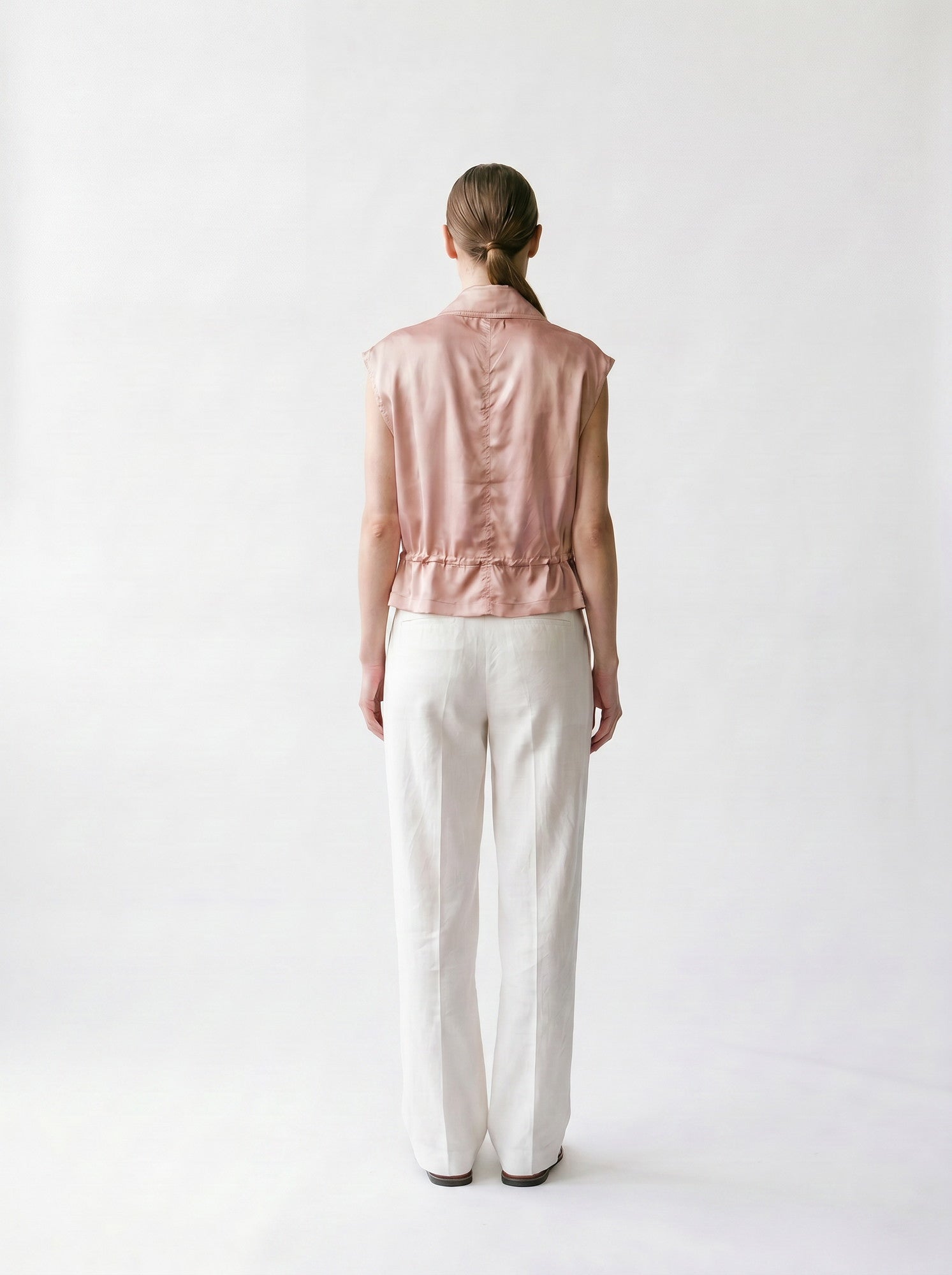 Veste sans manches - Col montant - Poches et élastique à la taille - EscandelleParis - Rose - Dos
#couleur_rose