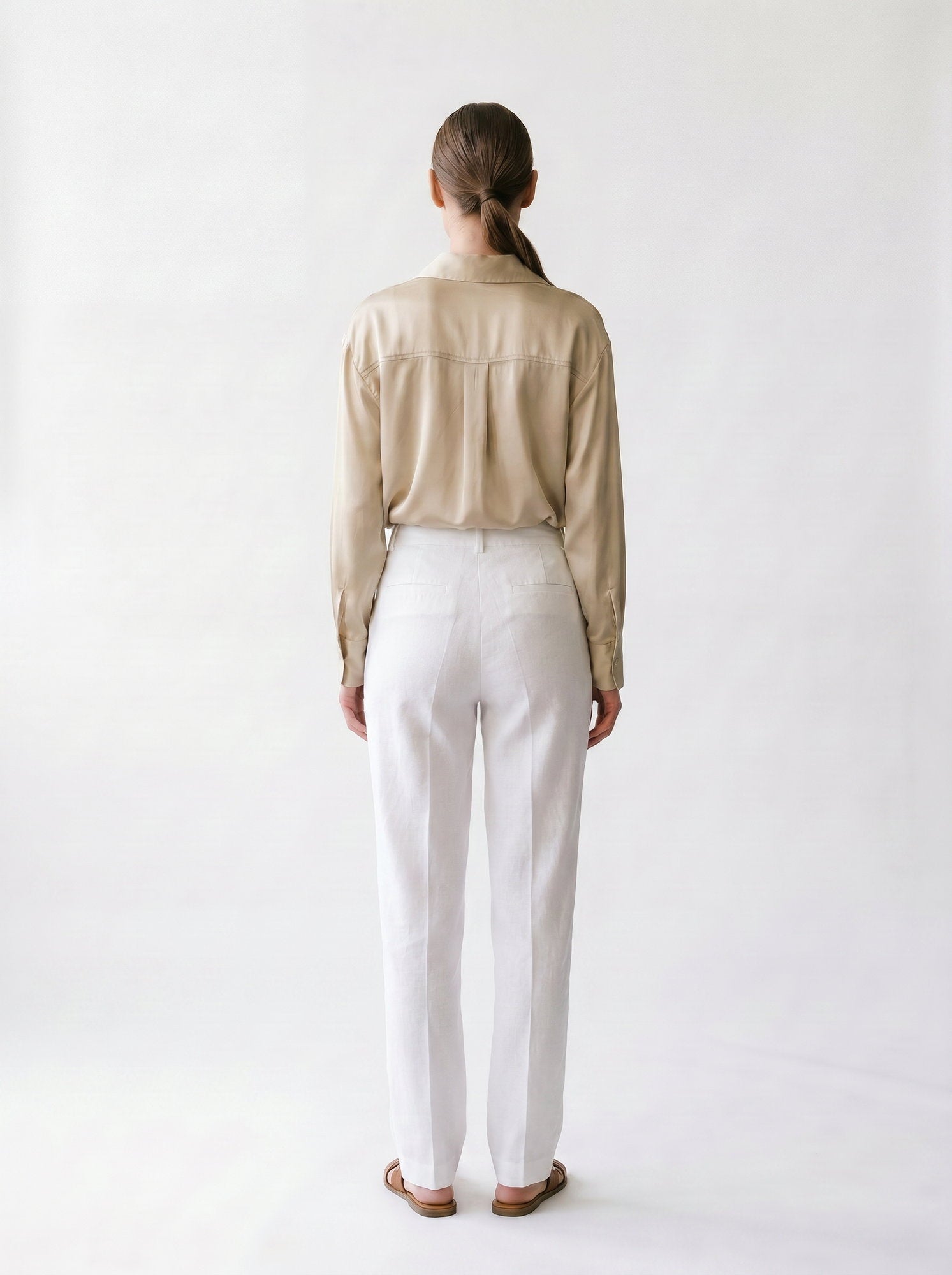 Chemise satin - boutonnière -manches ajustables - col français - EscandelleParis - beige - Devant
#couleur_beige