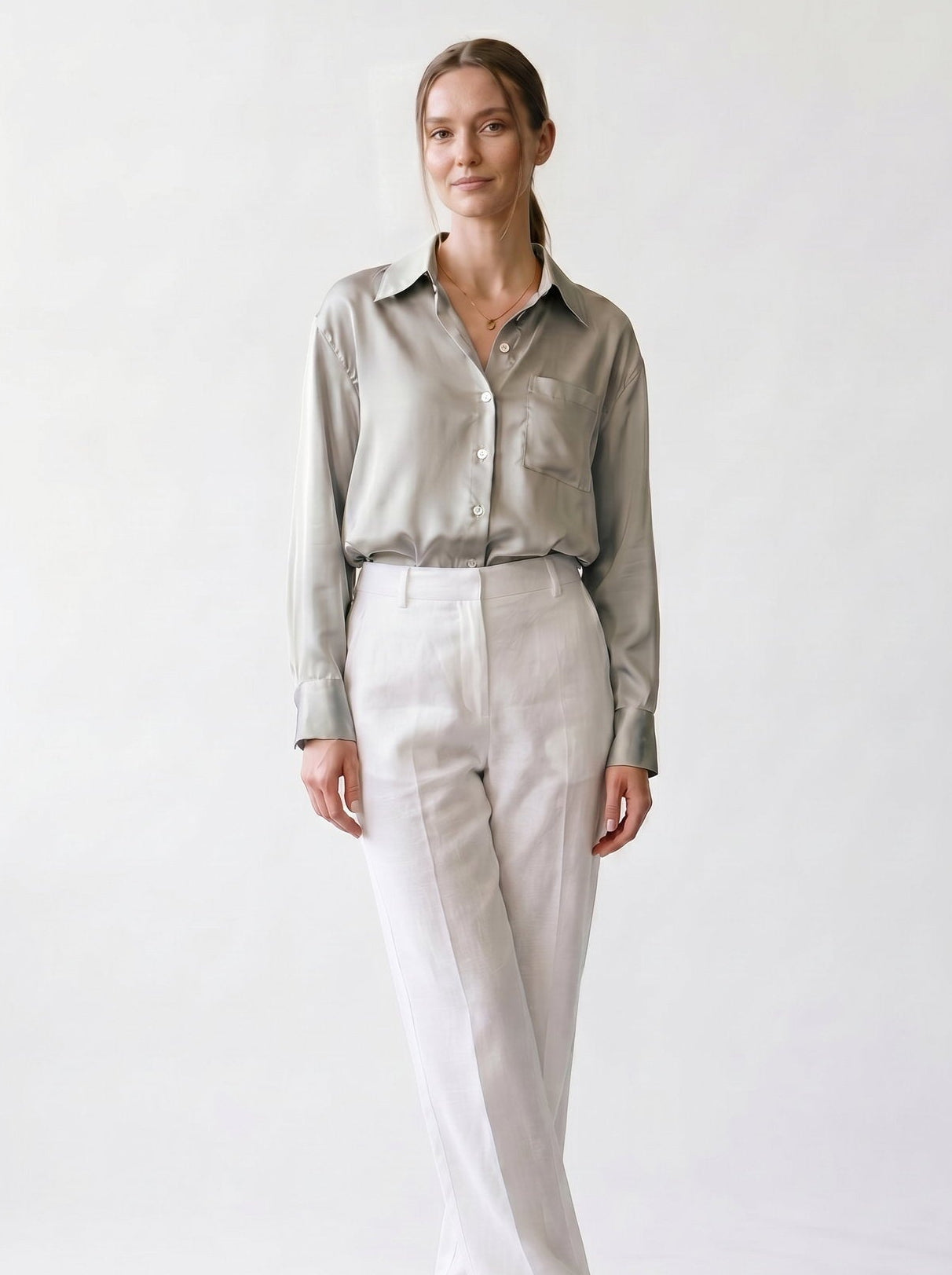 Chemise satin - boutonnière -manches ajustables - col français - EscandelleParis - gris - Devant
#couleur_gris