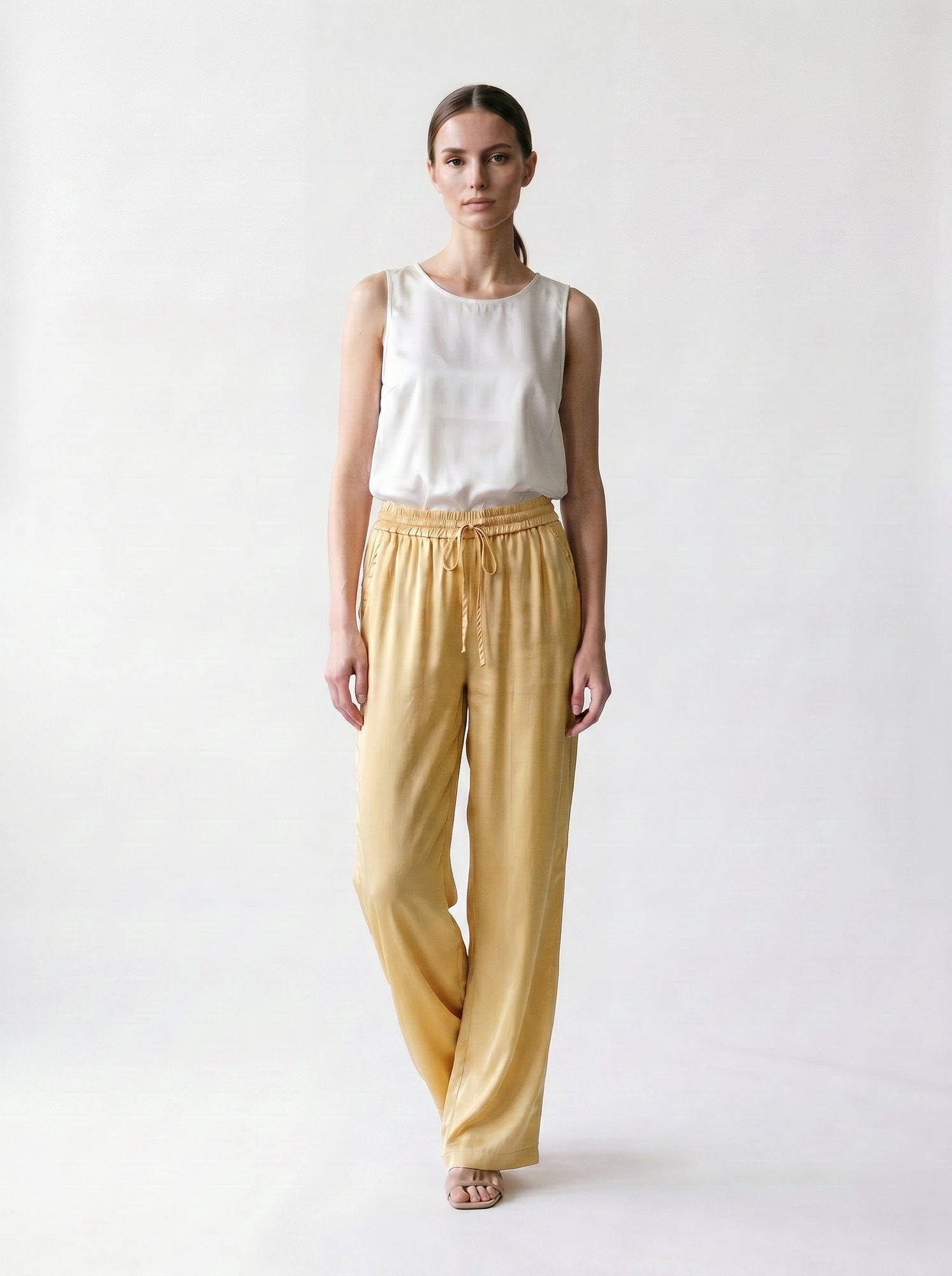 Pantalon satin - poches - élastique et lacet à la taille - EscandelleParis -Jaune- Devant
#couleur_jaune