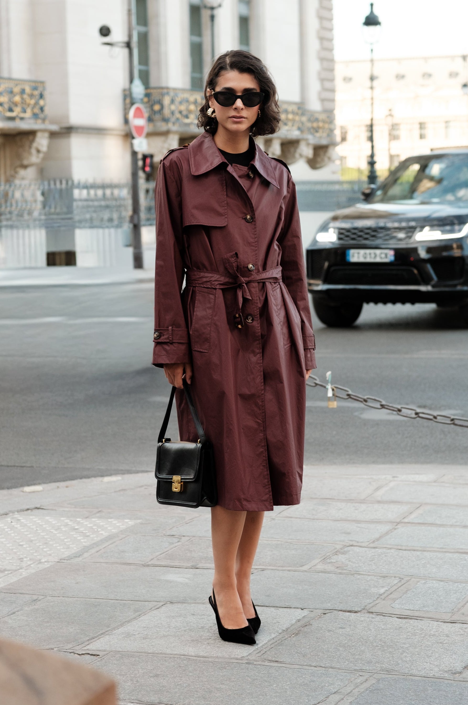 SYLVANA trench long similicuir ceinturé col chemise bordeaux femme - Escandelle Paris (silhouette entière)
#couleur_bordeaux