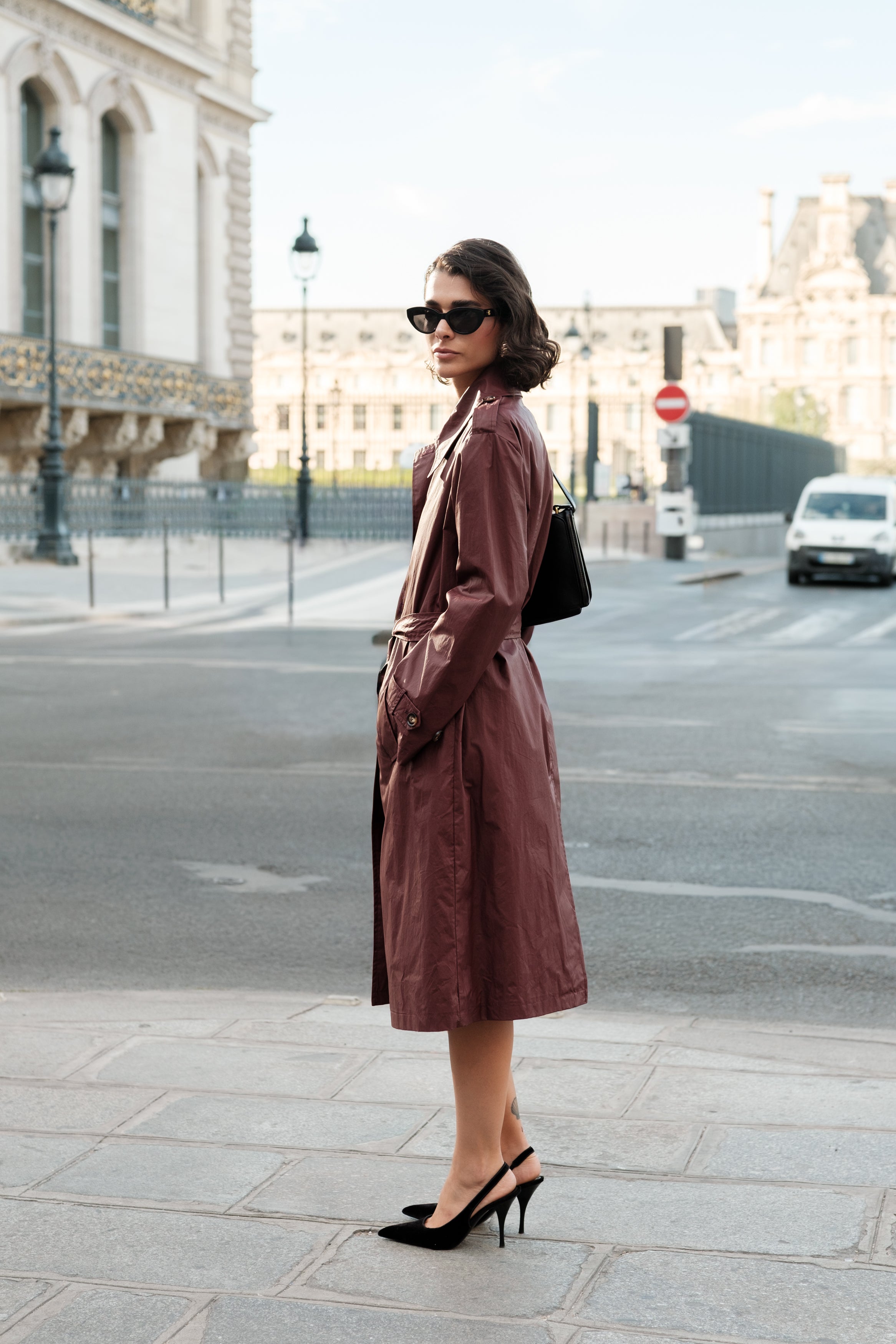SYLVANA trench long similicuir ceinturé col chemise bordeaux femme - Escandelle Paris (profil gauche)
#couleur_bordeaux