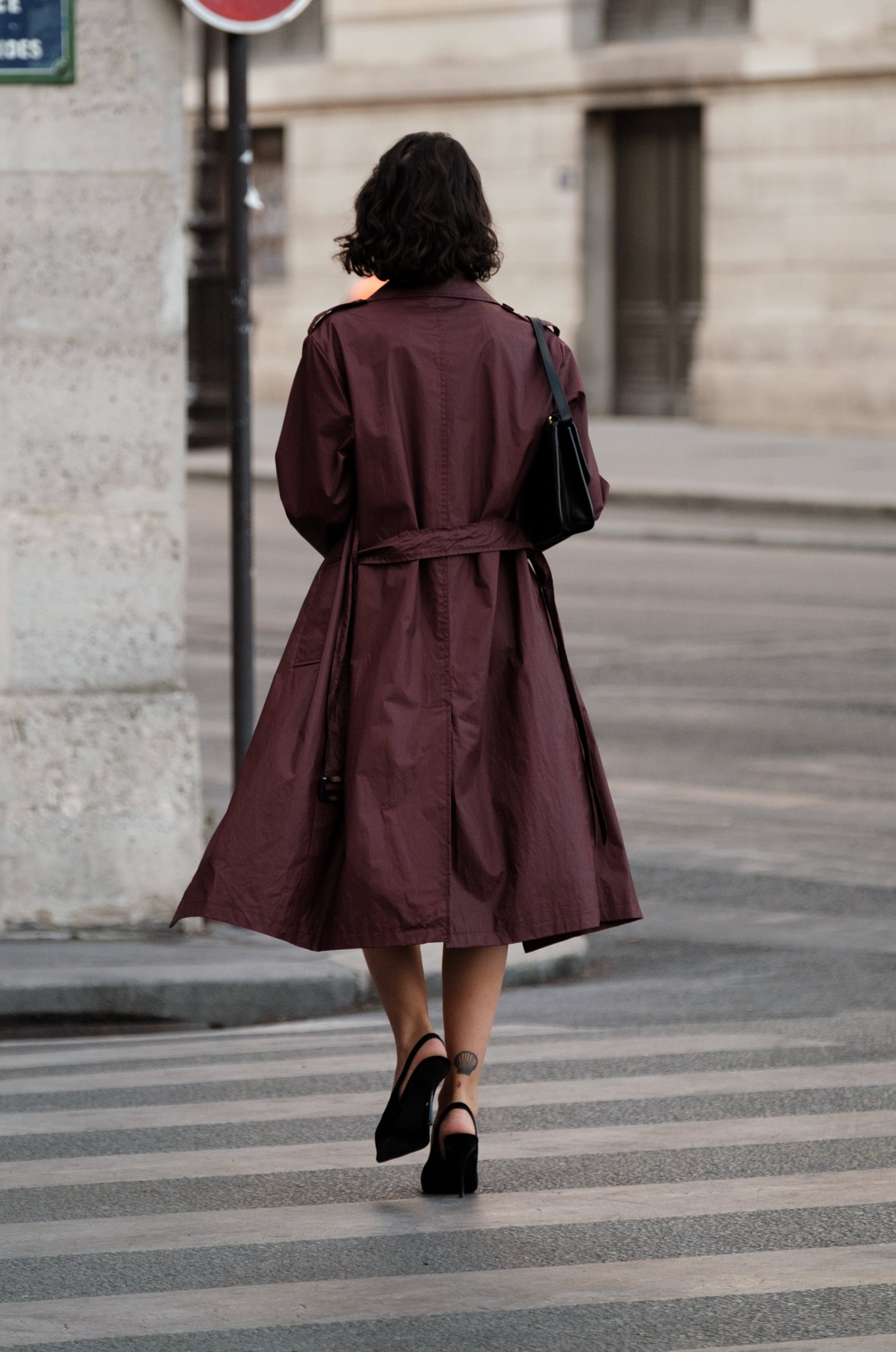 SYLVANA trench long similicuir ceinturé col chemise bordeaux femme - Escandelle Paris (dos)
#couleur_bordeaux