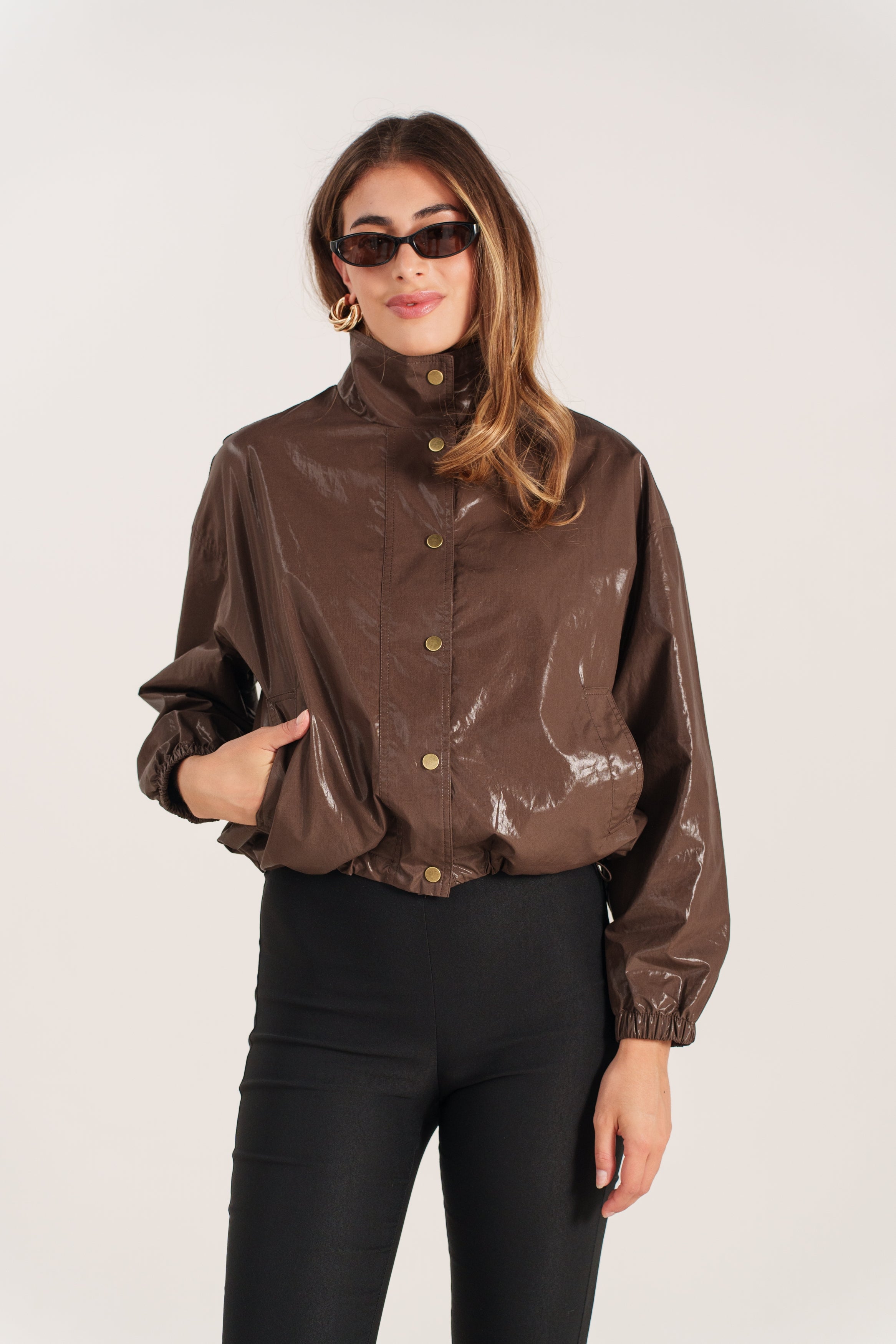 NINON blouson court ciré imperméable oversize choco femme - Escandelle Paris (profil gauche)
#couleur_choco