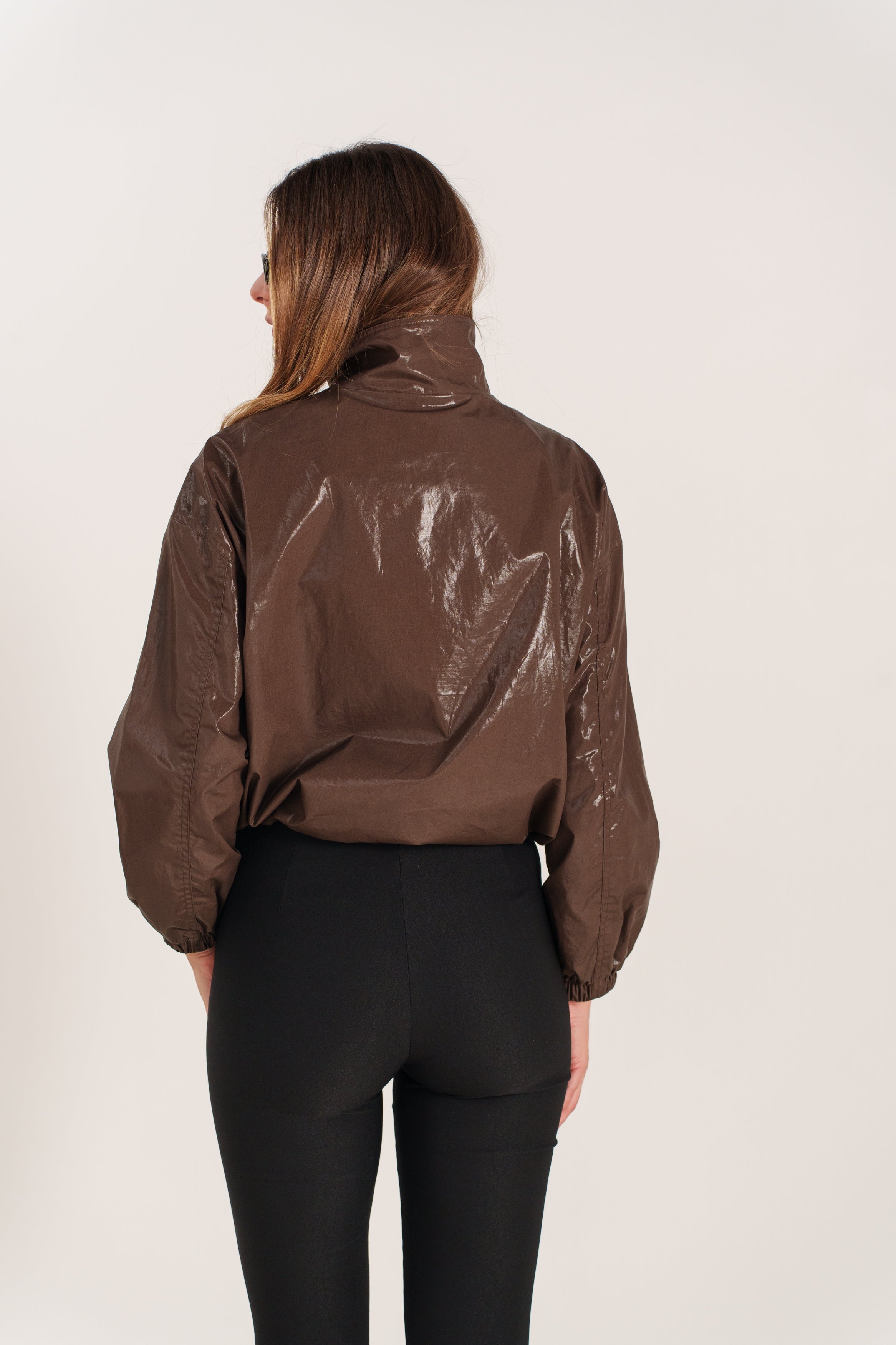 NINON blouson court ciré imperméable oversize choco femme - Escandelle Paris (dos)
#couleur_choco