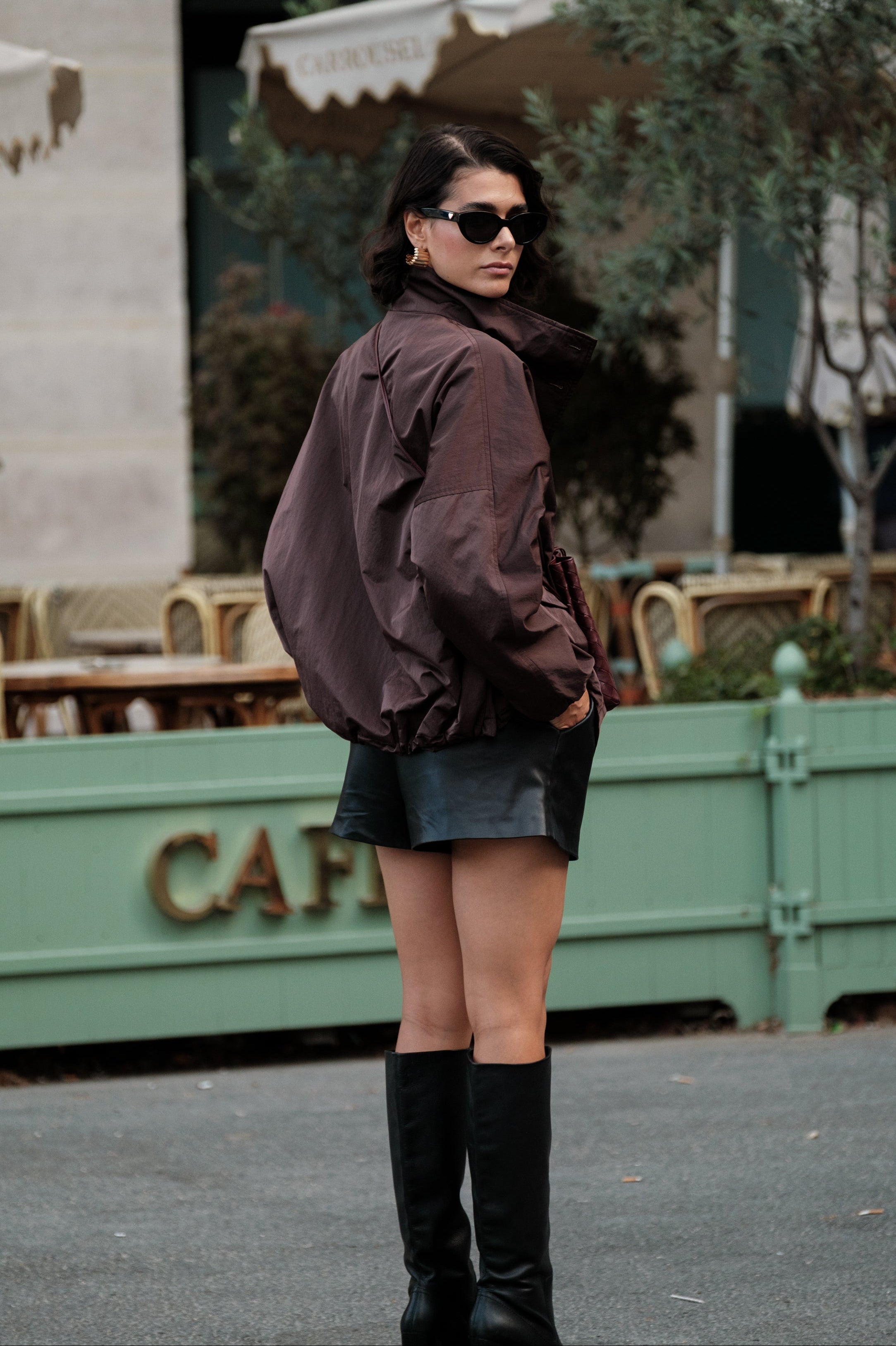 EDITH veste mi-longue imperméable col montant boutonnée choco femme - Escandelle Paris (dos)
#couleur_choco
