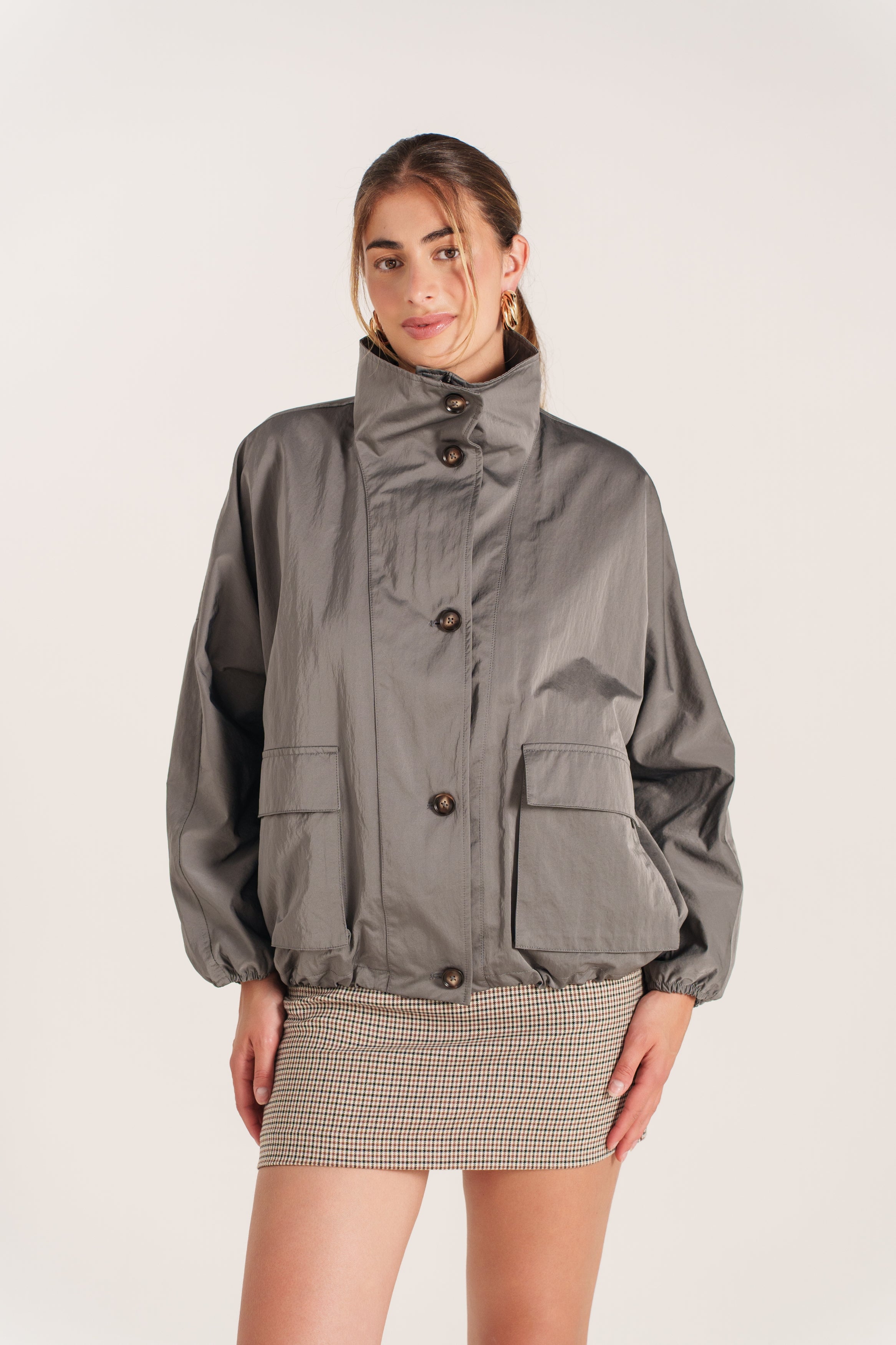 EDITH veste mi-longue imperméable col montant boutonnée gris femme - Escandelle Paris (profil droit)
#couleur_gris