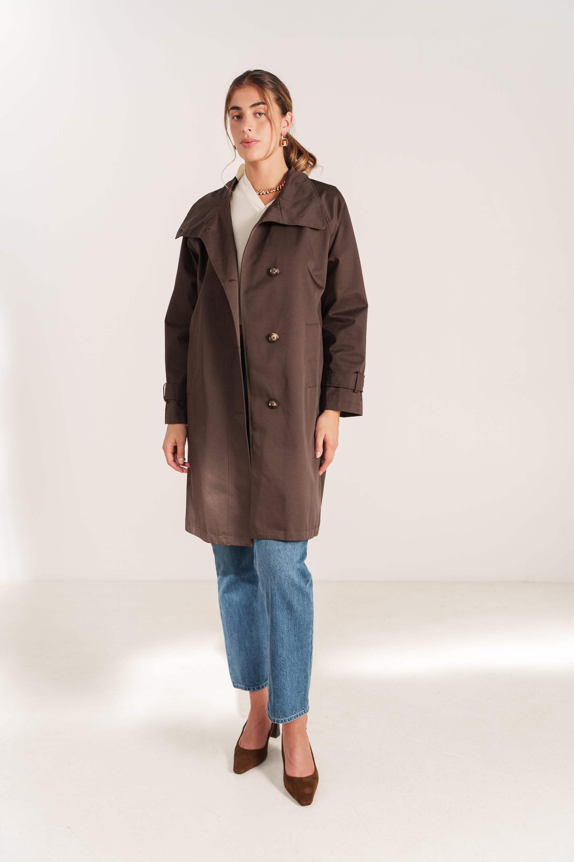 ROSINA trench mi-long fluide col montant boutonnage biais choco femme - Escandelle Paris (portrait)
#couleur_choco