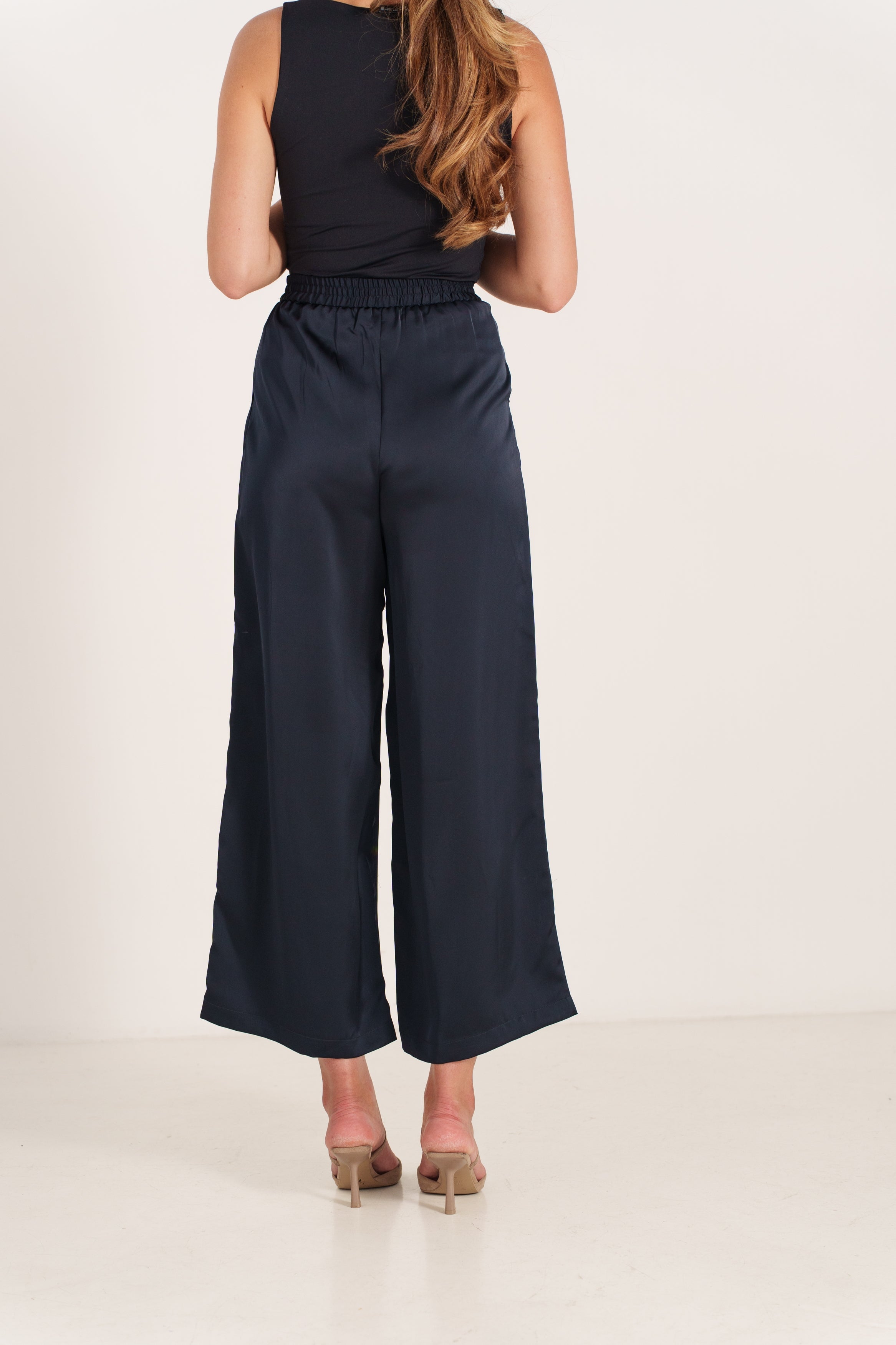 JULIANA pantalon large satin fluide poches marine femme - Escandelle Paris (dos)
#couleur_marine