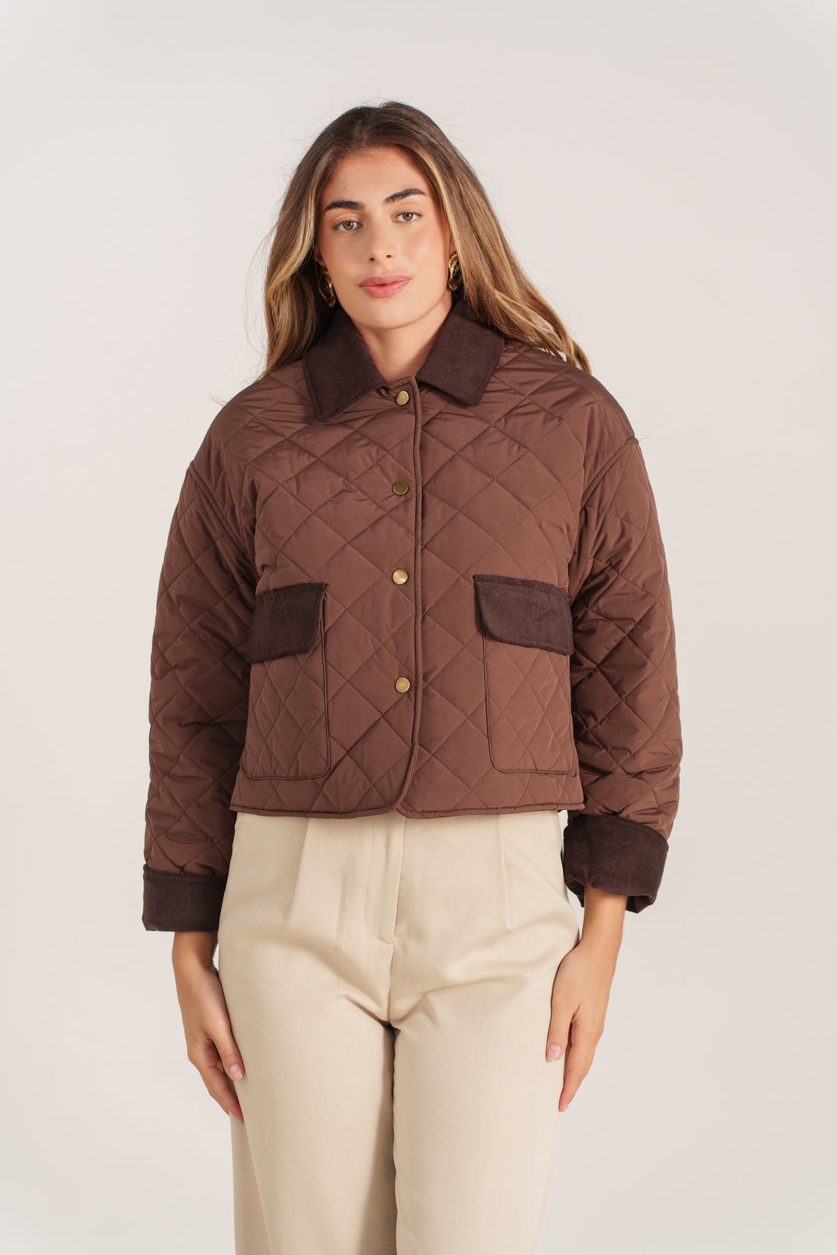LIANNE blouson court matelassé col velours côtelé choco femme - Escandelle Paris (portrait)
#couleur_choco