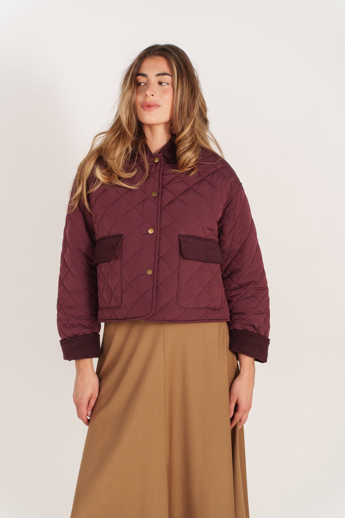 LIANNE blouson court matelassé col velours côtelé bordeaux femme - Escandelle Paris (portrait)
#couleur_bordeaux