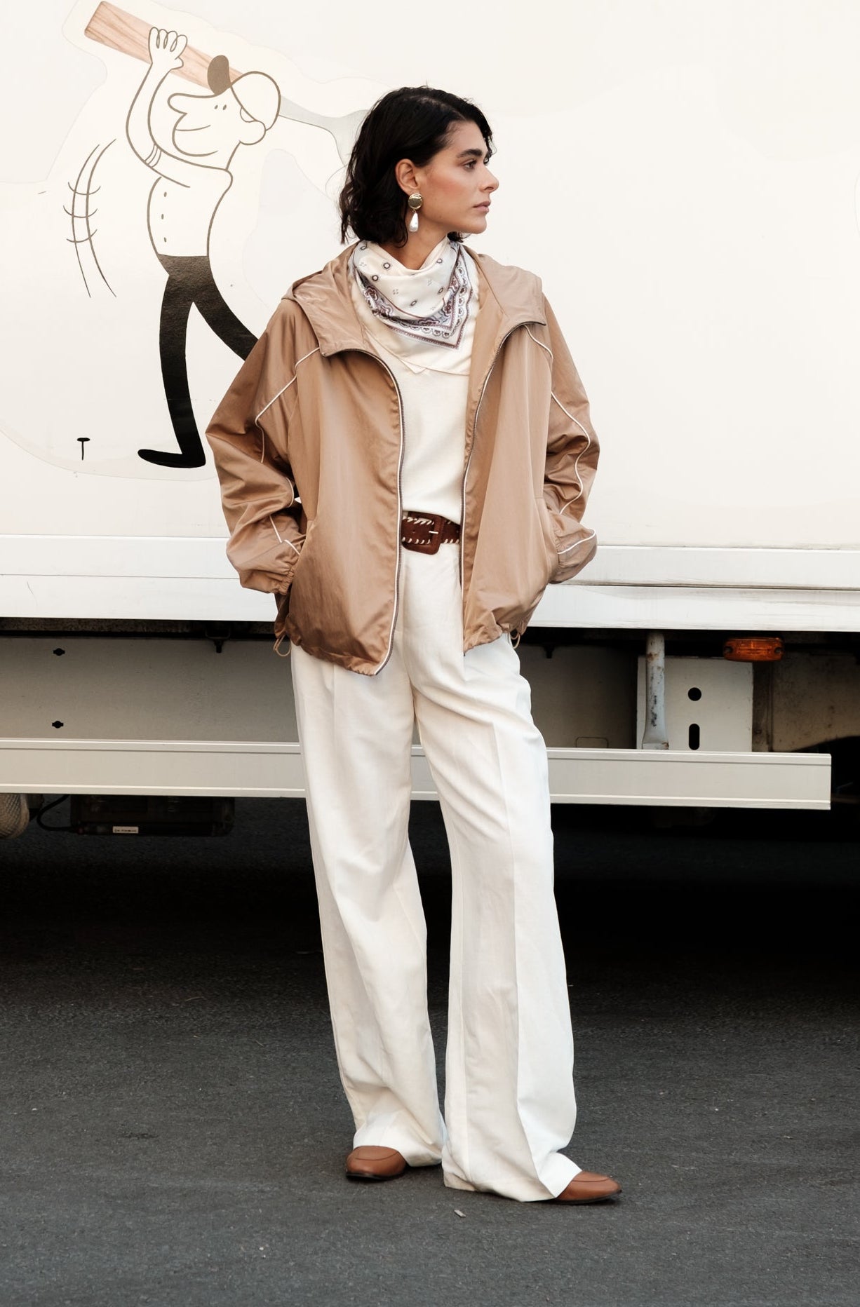 MARIANE blouson bomber court sportswear uni beige femme - Escandelle Paris (silhouette entière)
#couleur_beige