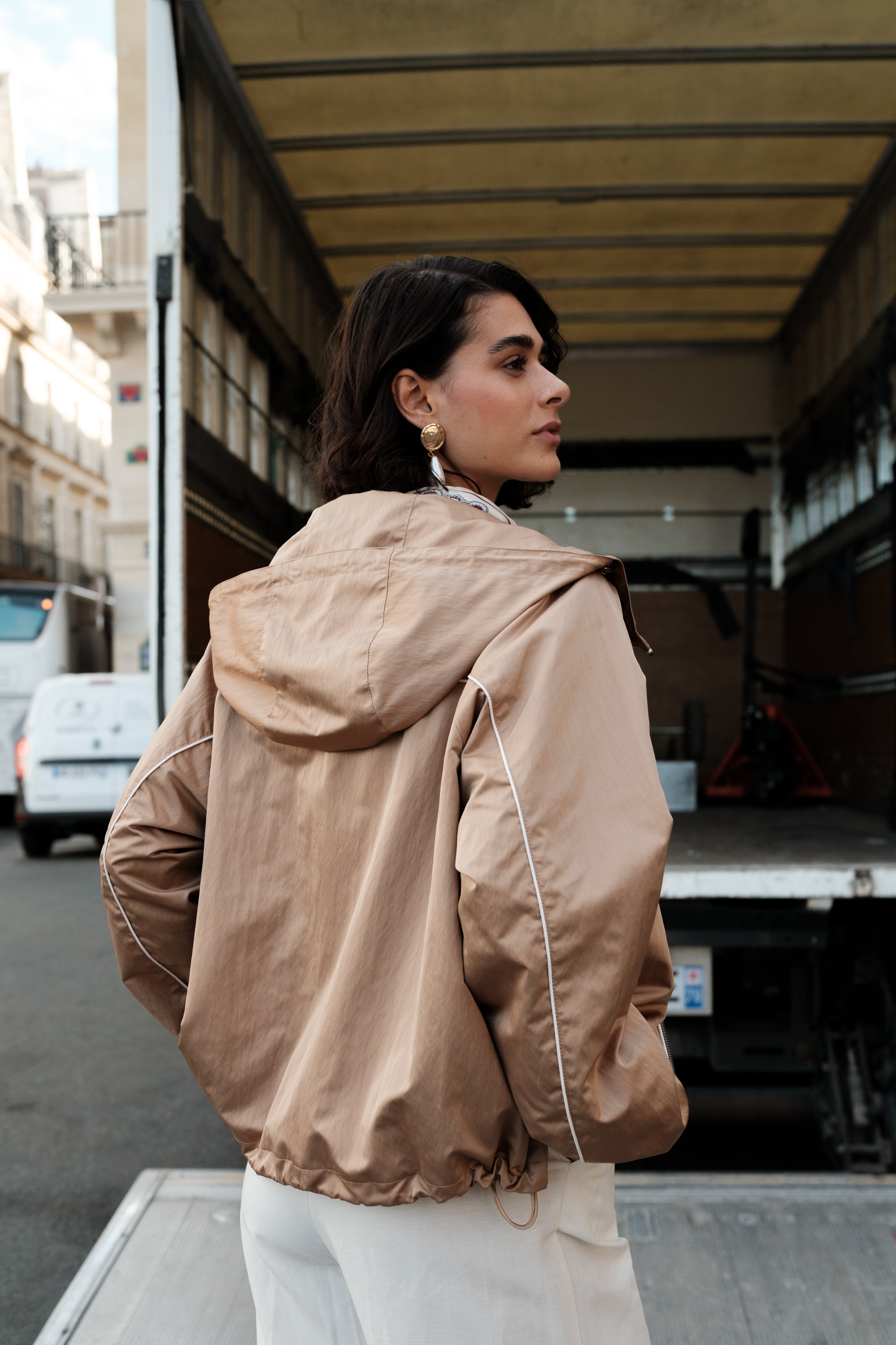 MARIANE blouson bomber court sportswear uni beige femme - Escandelle Paris (dos)
#couleur_beige