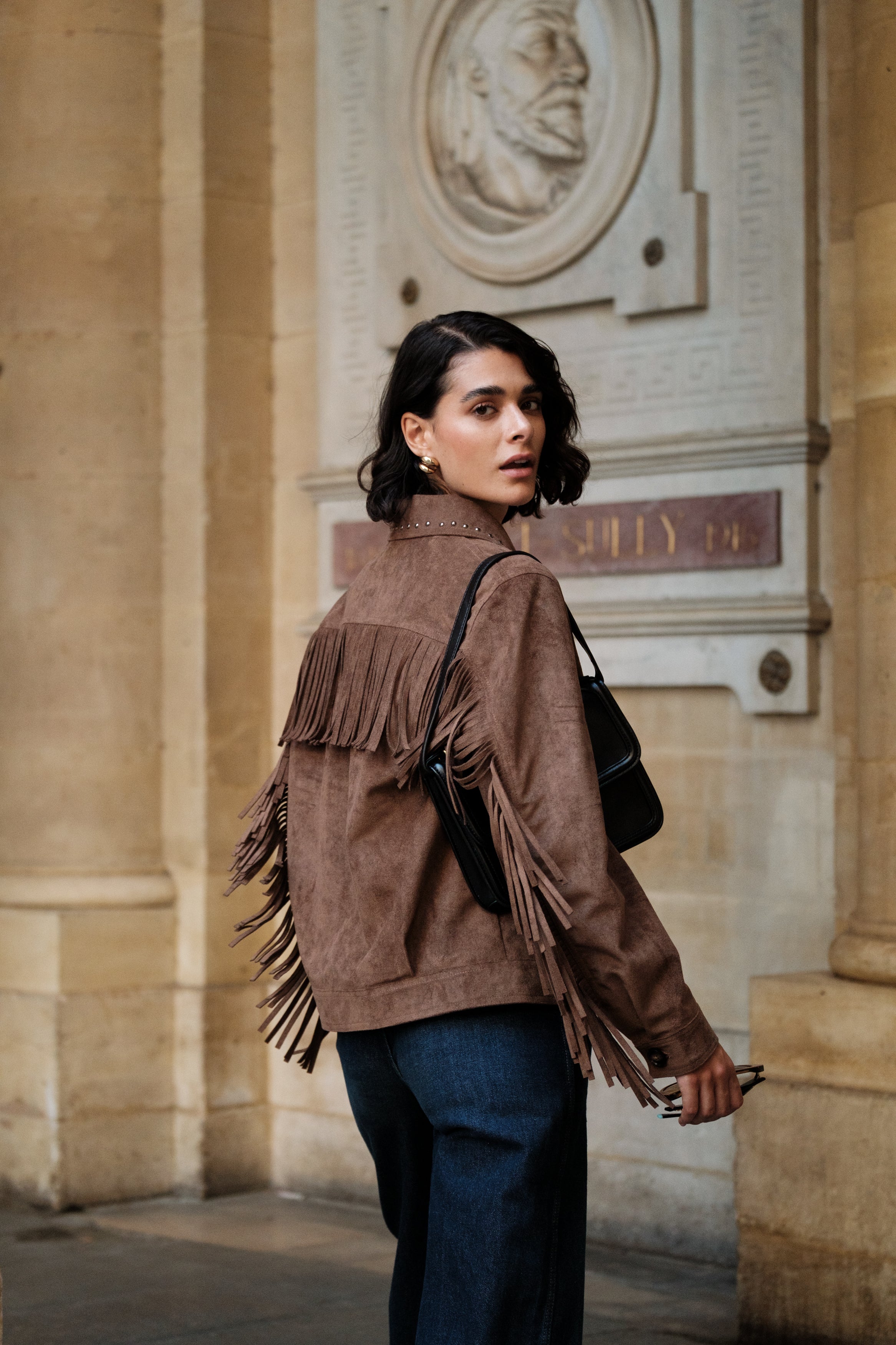 ISOLINE veste courte suédine franges western choco femme - Escandelle Paris (dos)
#couleur_choco