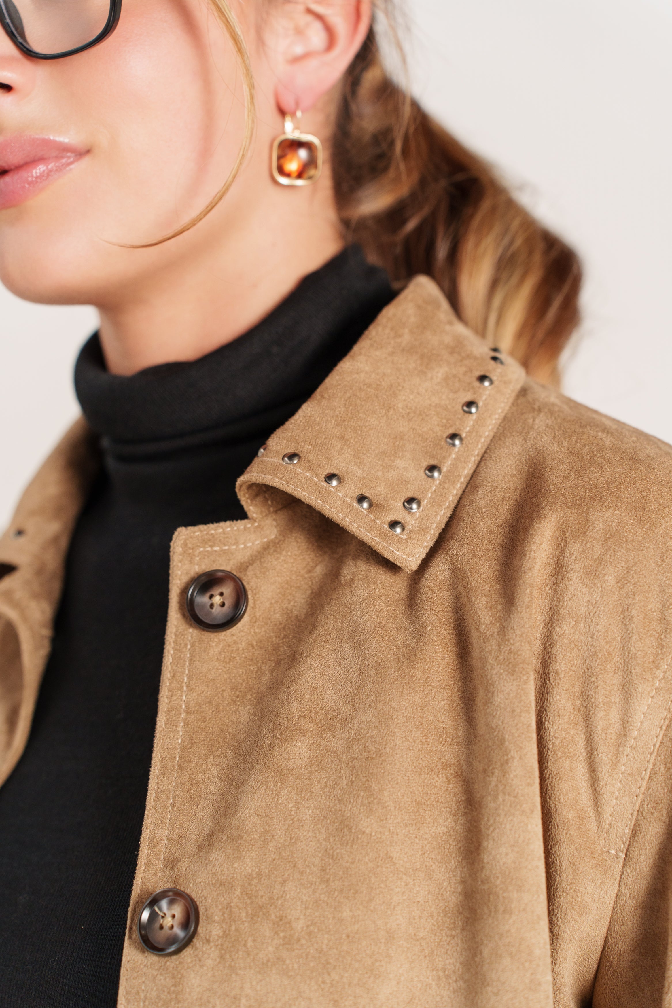 ISOLINE veste courte suédine franges western taupe femme - Escandelle Paris (dos)
#couleur_taupe