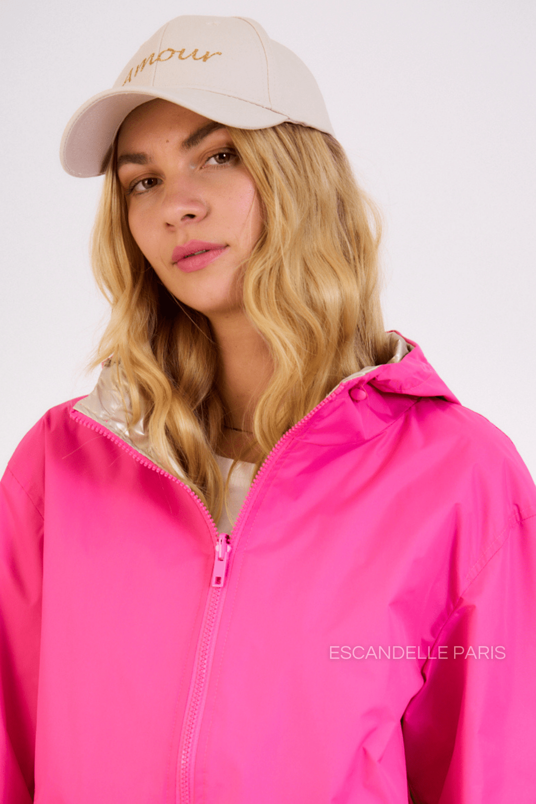APRIL - Parka Courte Réversible Rose - Escandelle (Gros plan sur les détails et matières)
#couleur_rose