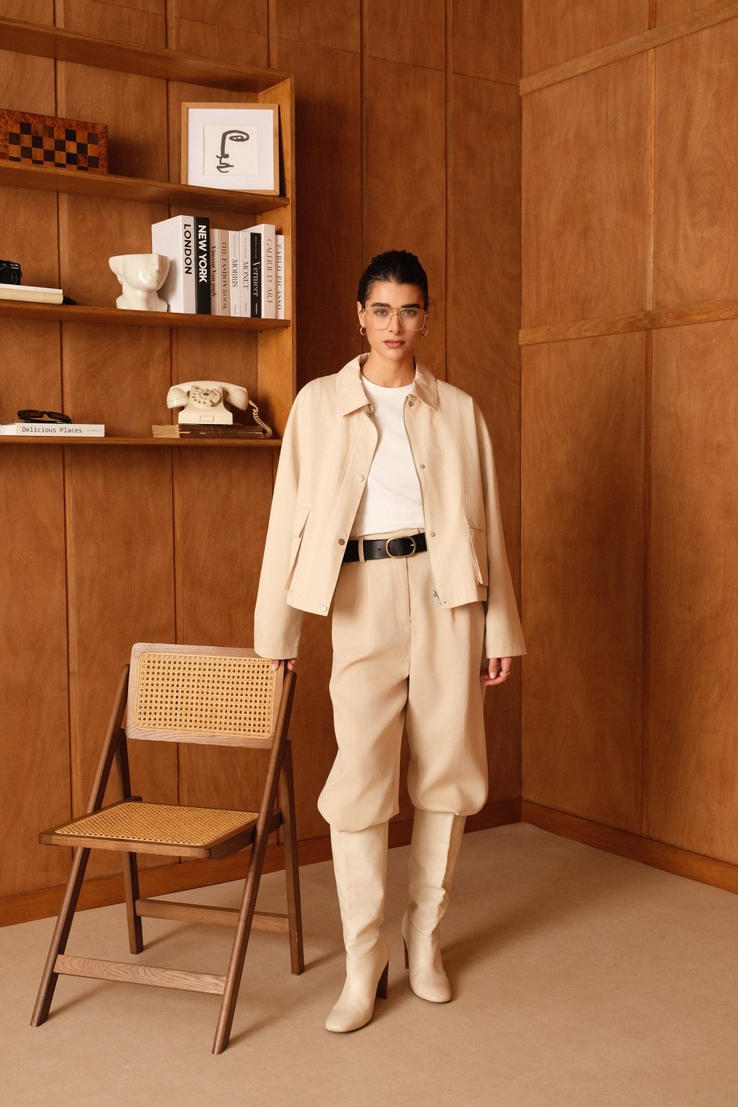 NERISSA - Veste Beige - Escandelle (Vue de face - silhouette entière) 
#couleur_beige