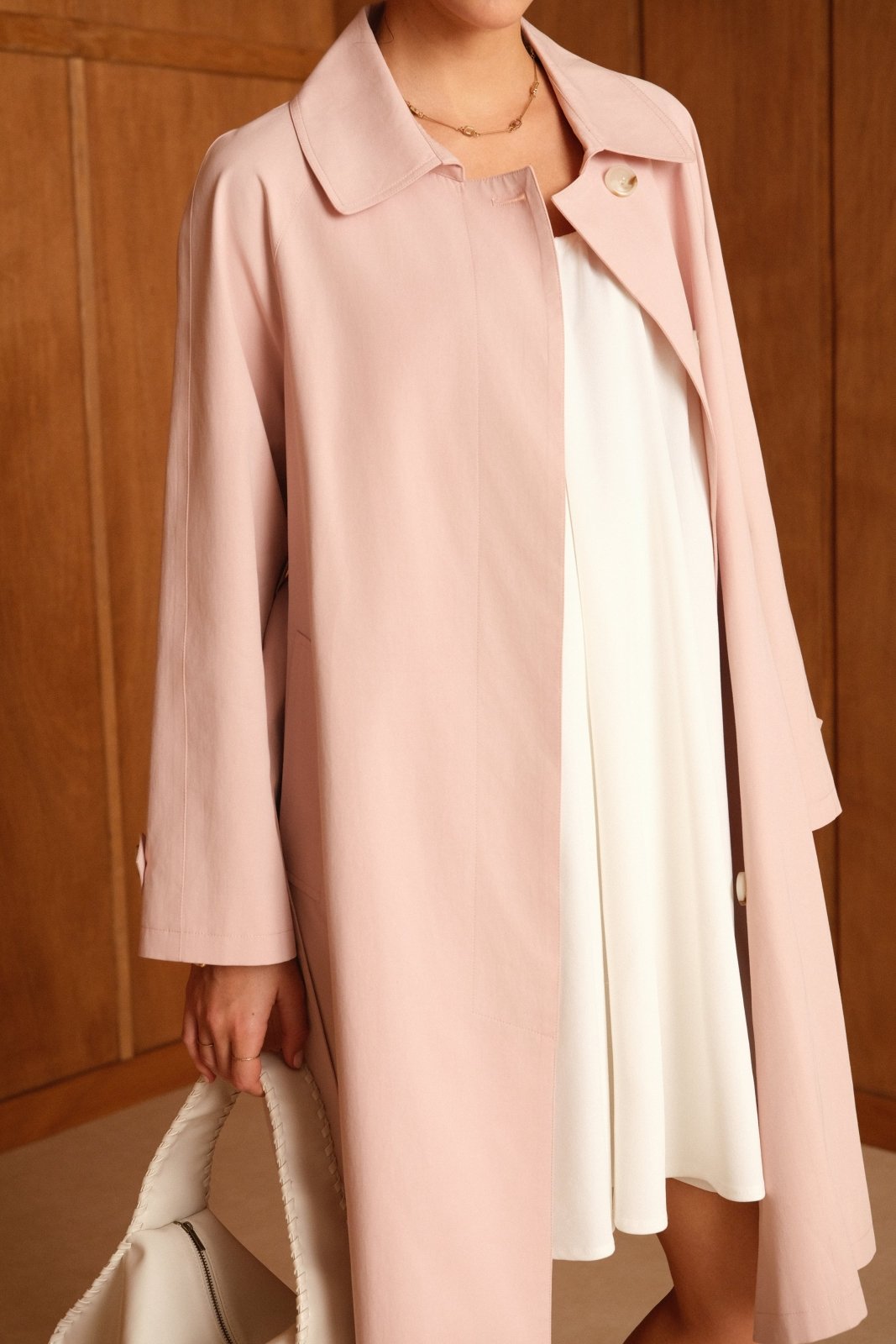 AMALIA - Trench Rose - Escandelle (Gros plan sur les détails et matières)
#couleur_rose