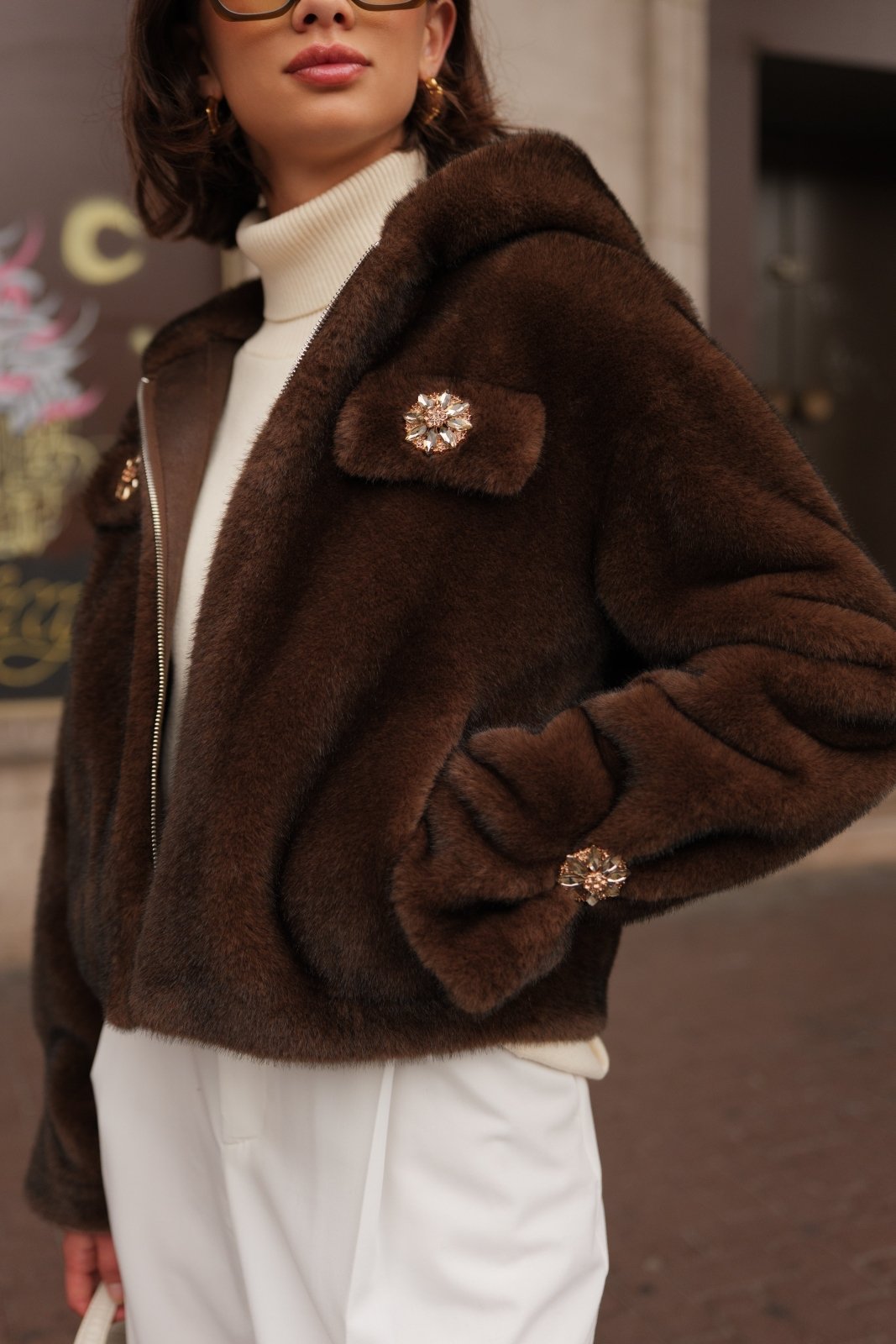 ZARIAH - Manteau Choco - Escandelle (Gros plan sur les détails et matières)
#couleur_choco