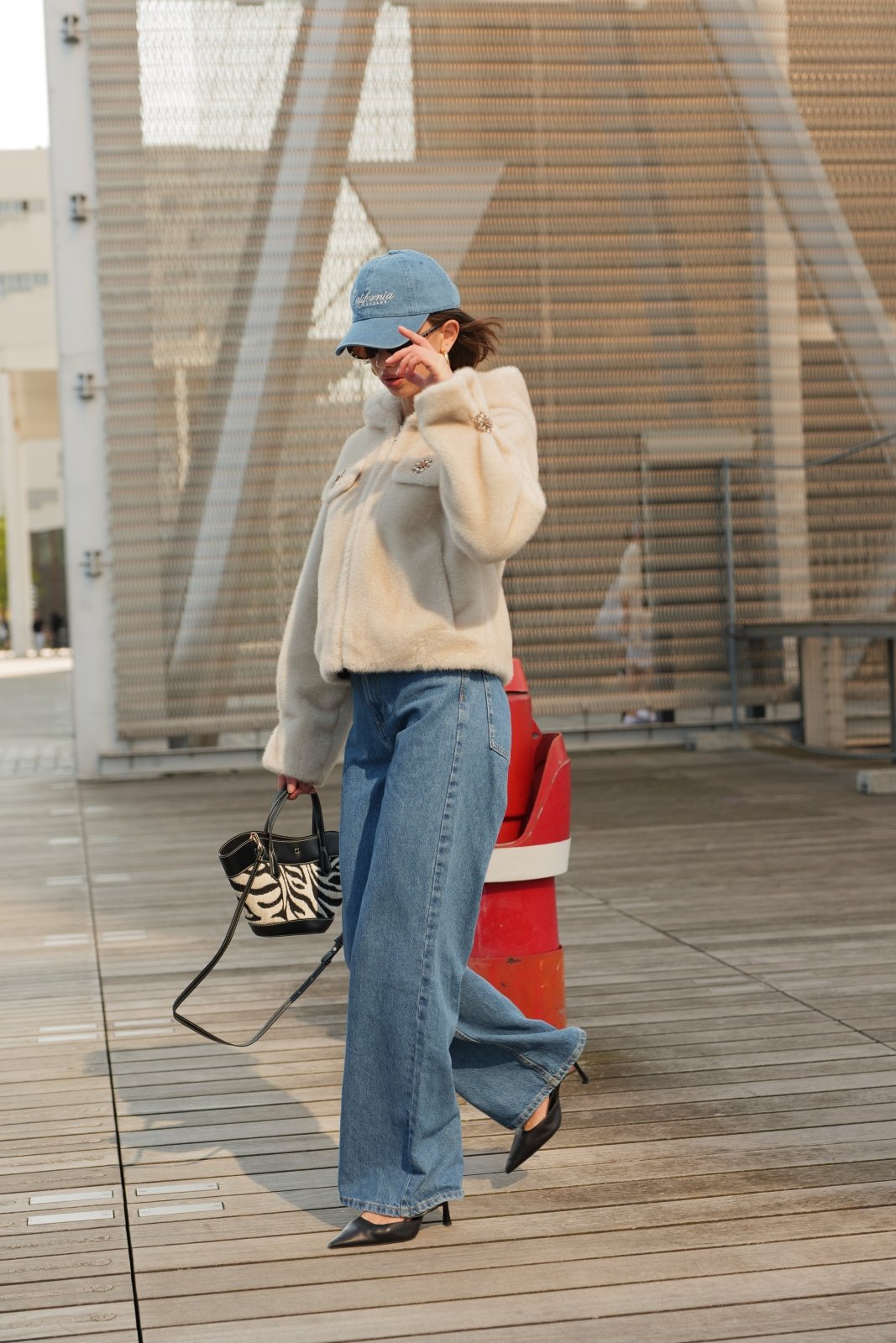 ZARIAH - Manteau Écru - Escandelle (Vue de profil gauche) 
#couleur_écru