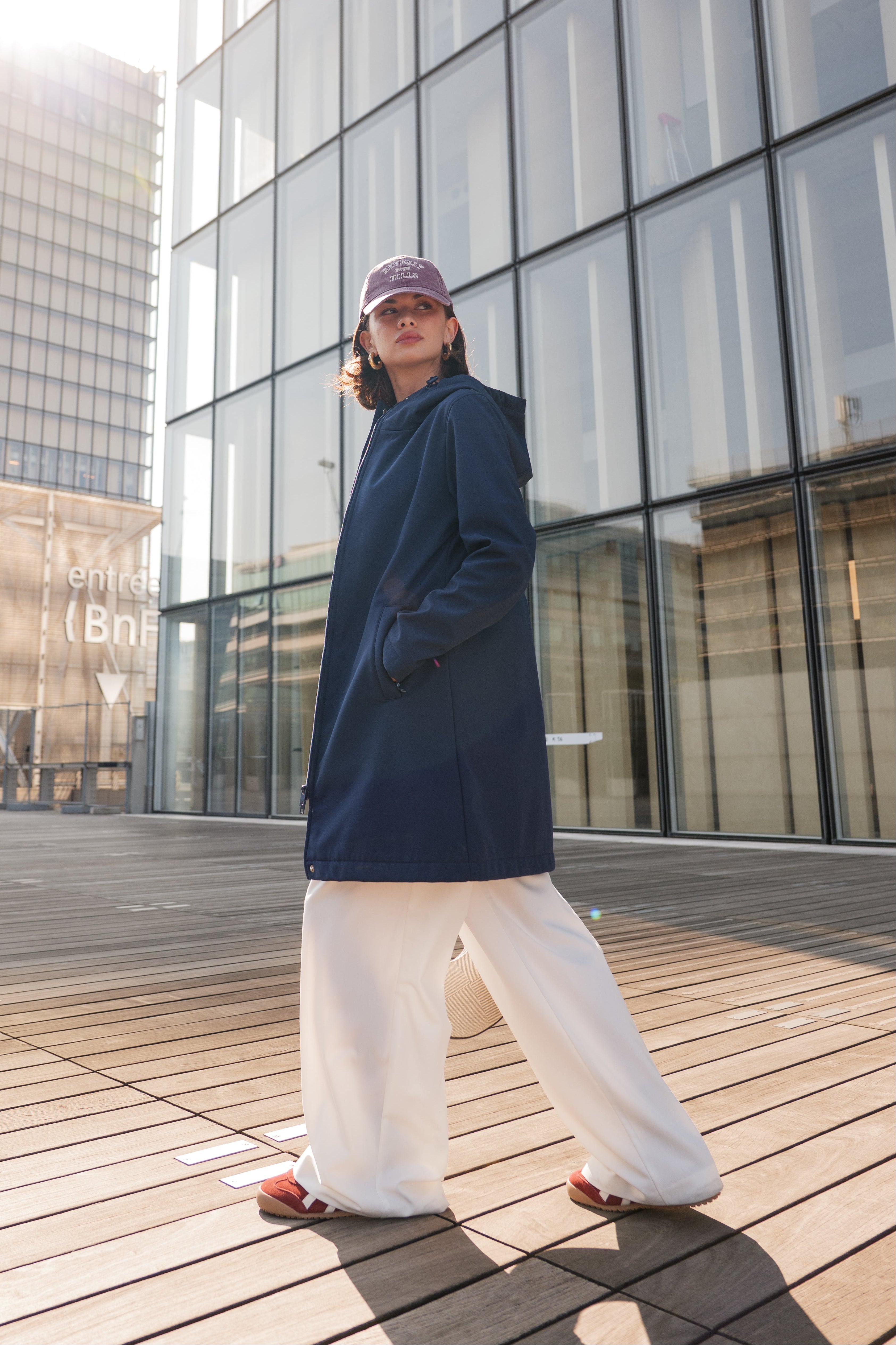 Parka SIENNA Escandelle – manteau marine softshell cintré femme, look parisien minimaliste et intemporel.
#couleur_marine