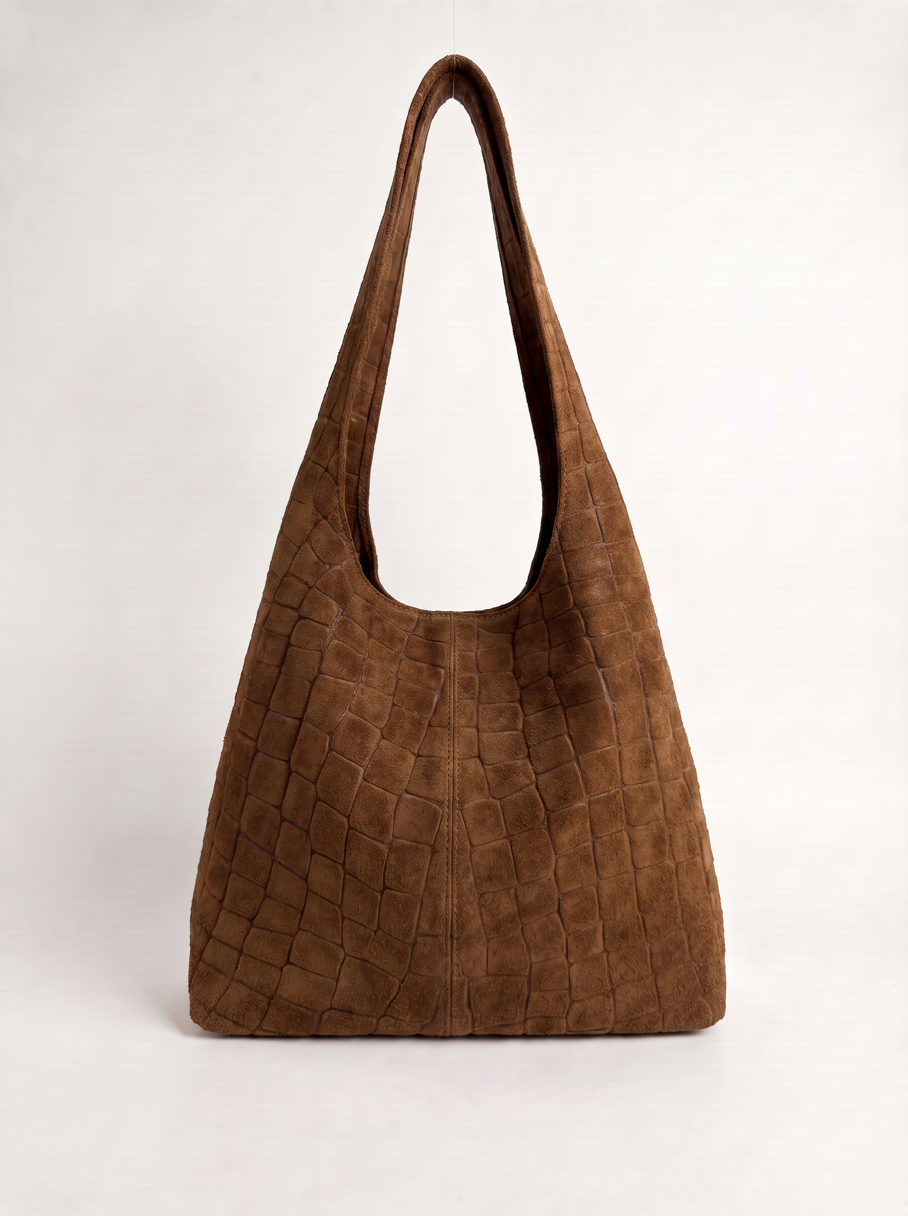 CLARA sac hobo cuir suédé gaufré croco porté épaule camel femme - Escandelle Paris (silhouette entière)
#couleur_camel