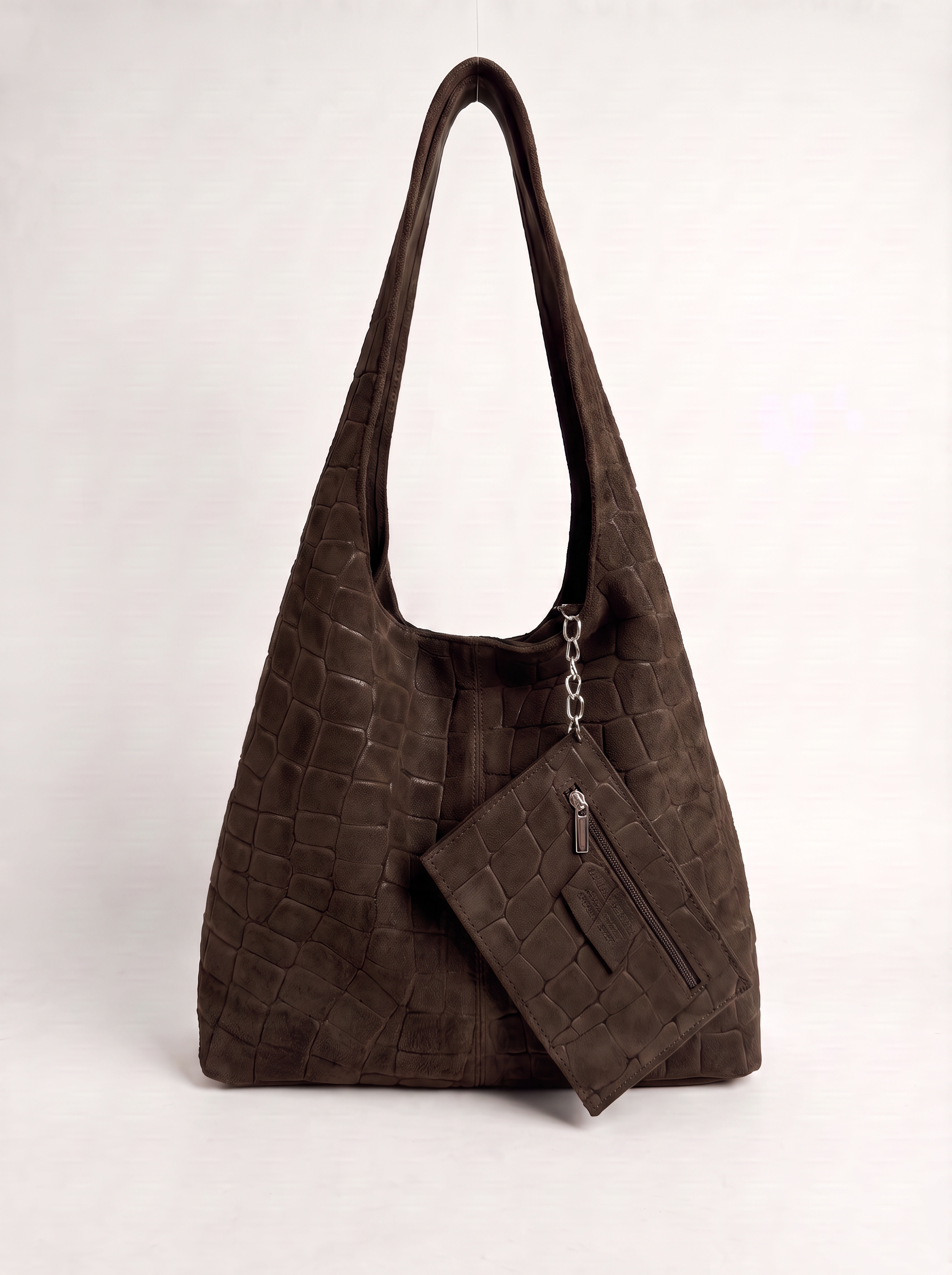 CLARA sac hobo cuir suédé gaufré croco porté épaule choco femme - Escandelle Paris (face avec accessoire)
#couleur_choco