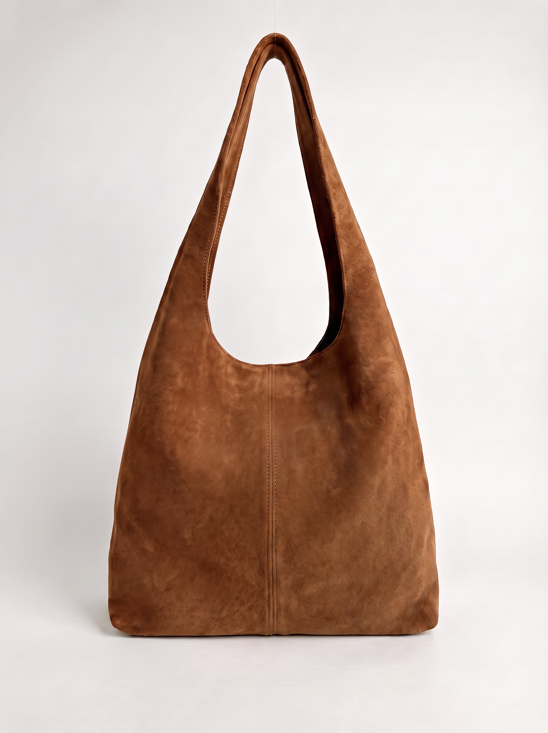 MEILI sac hobo cuir suédé porté épaule camel femme - Escandelle Paris (silhouette entière)
#couleur_camel