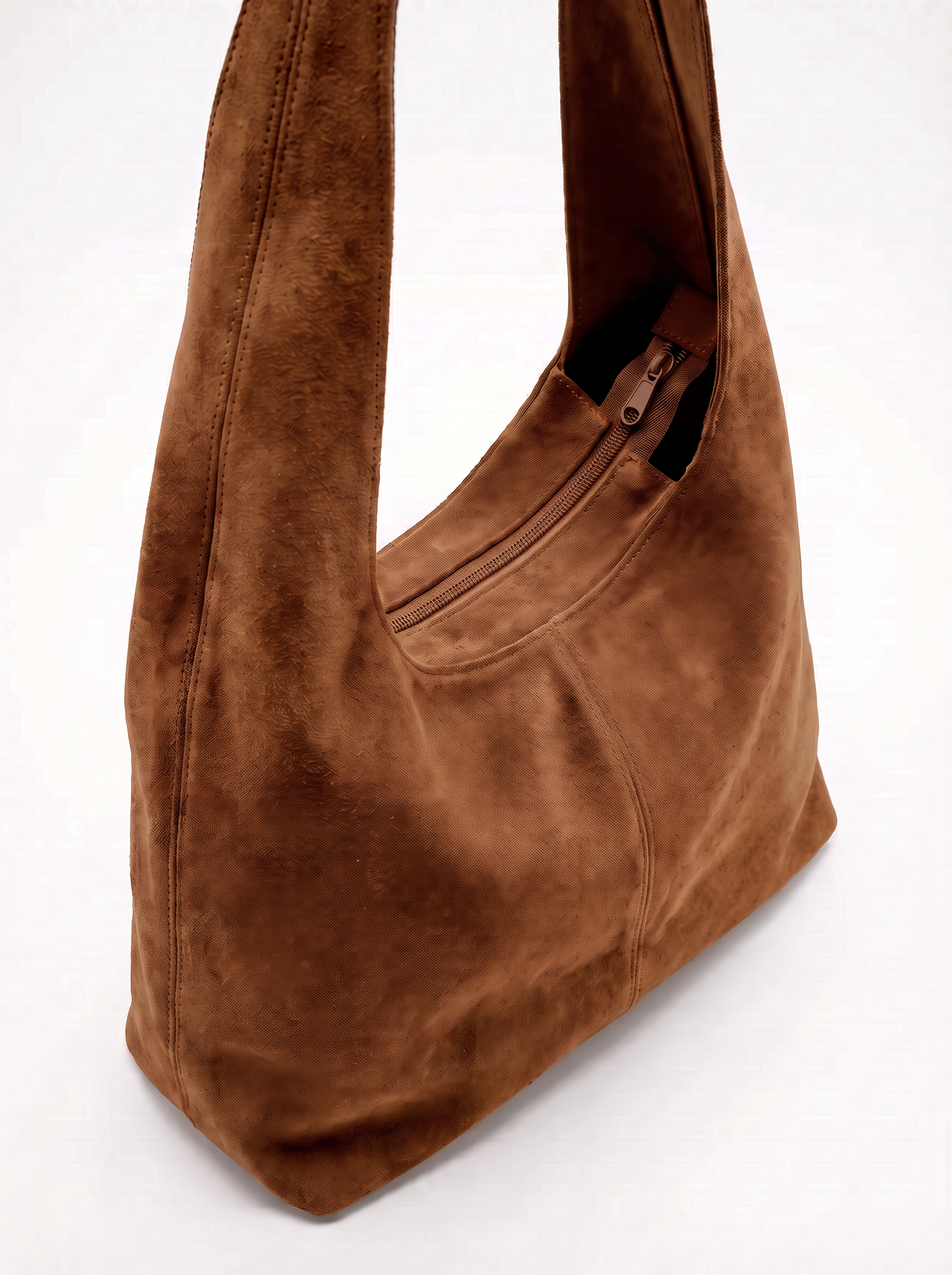 MEILI sac hobo cuir suédé porté épaule camel femme - Escandelle Paris (gros plan détails matière)
#couleur_camel