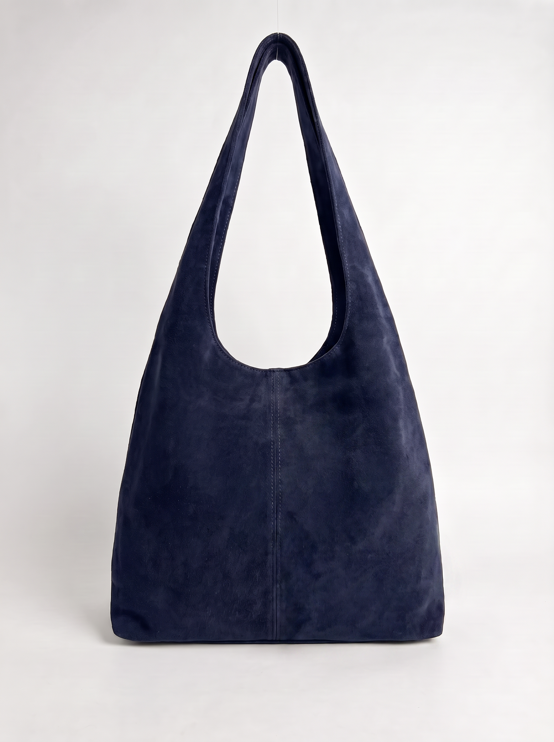 MEILI sac hobo cuir suédé porté épaule marine femme - Escandelle Paris (silhouette entière)
#couleur_marine