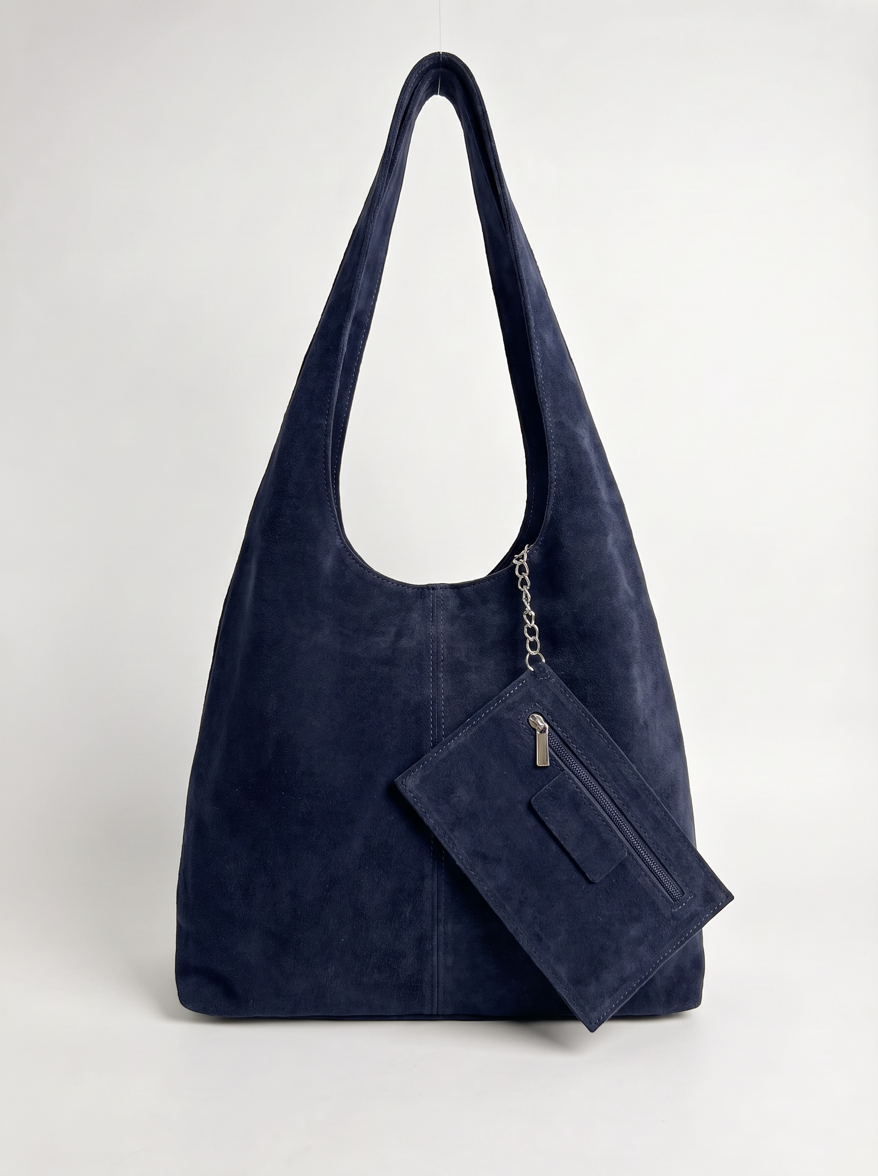 MEILI sac hobo cuir suédé porté épaule marine femme - Escandelle Paris (portrait lifestyle)
#couleur_marine