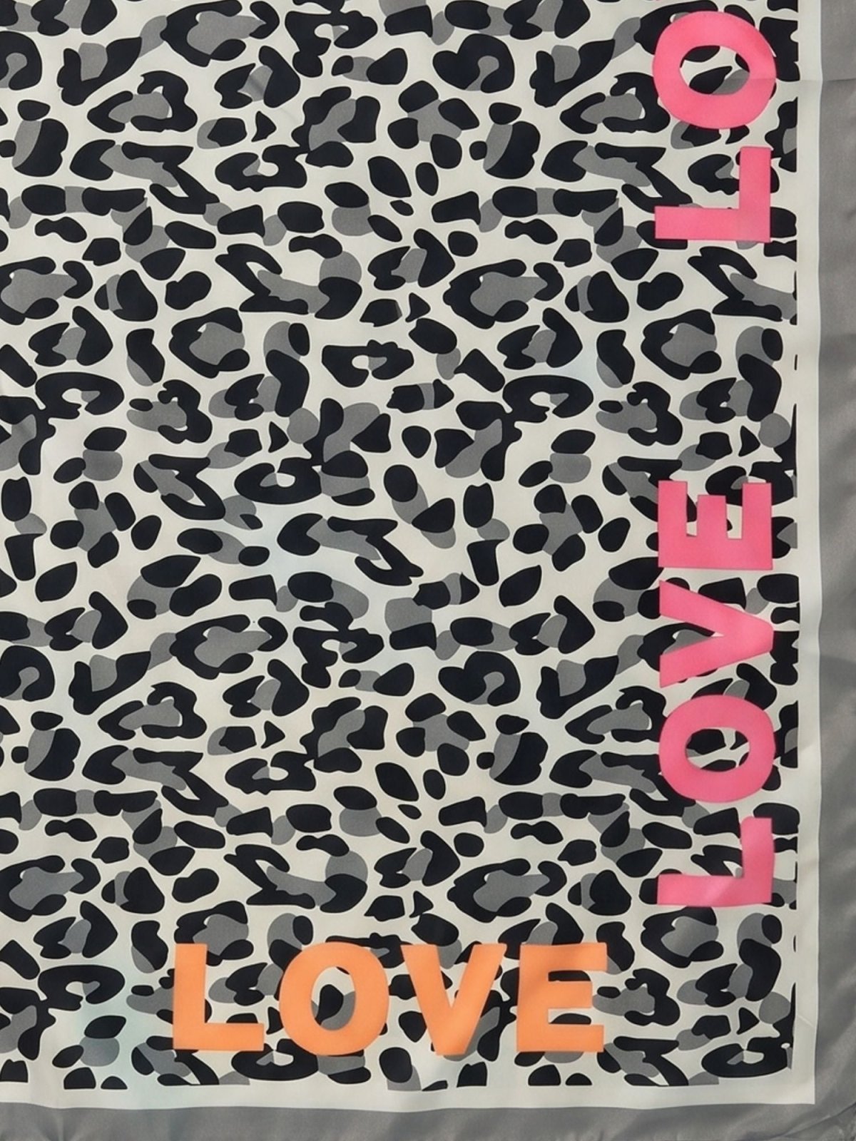Alba - Foulard Gris - EscandelleParis
#couleur_gris