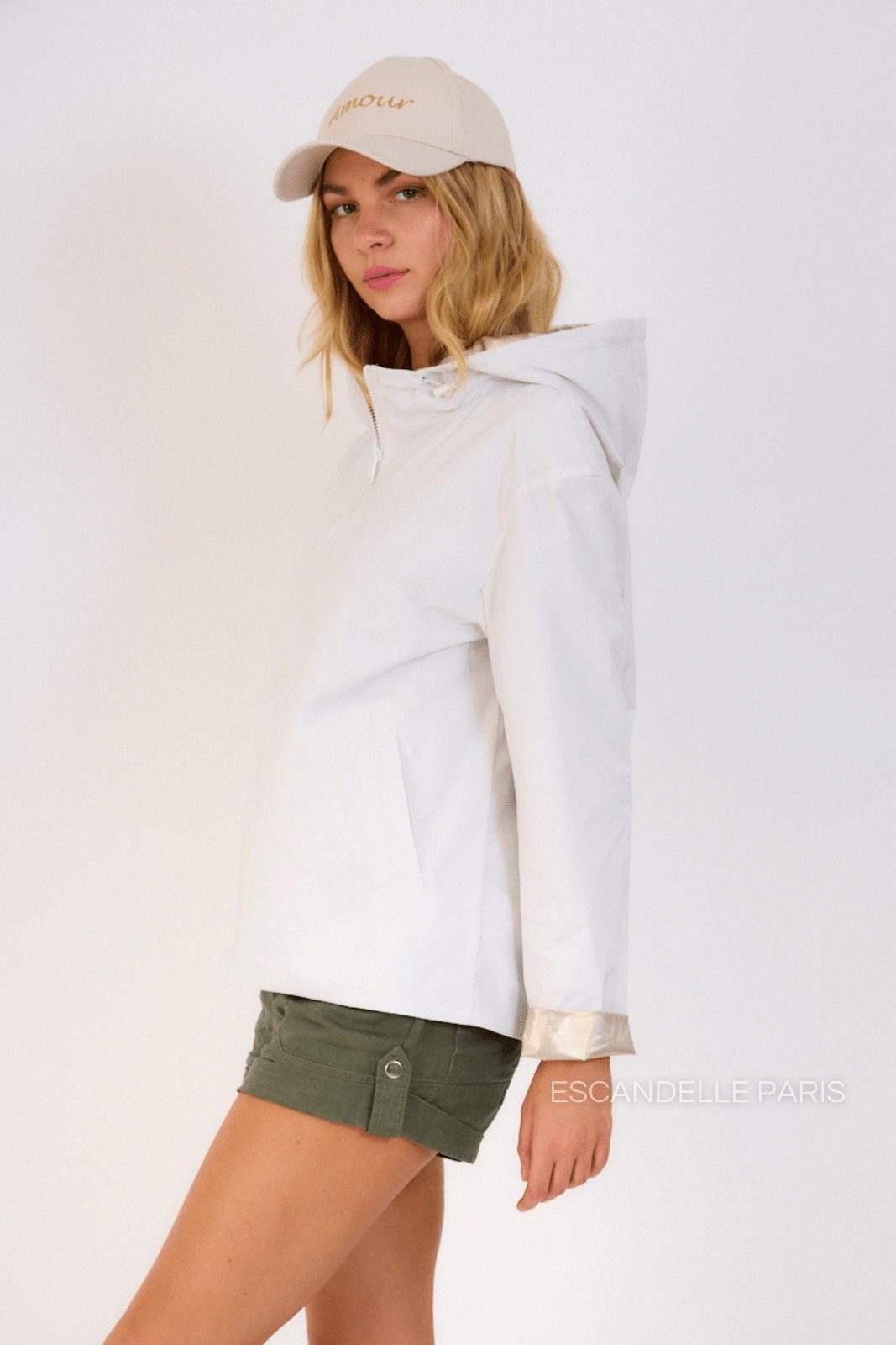 APRIL parka courte réversible métallisée blanc femme - Escandelle Paris (profil gauche)
#couleur_blanc