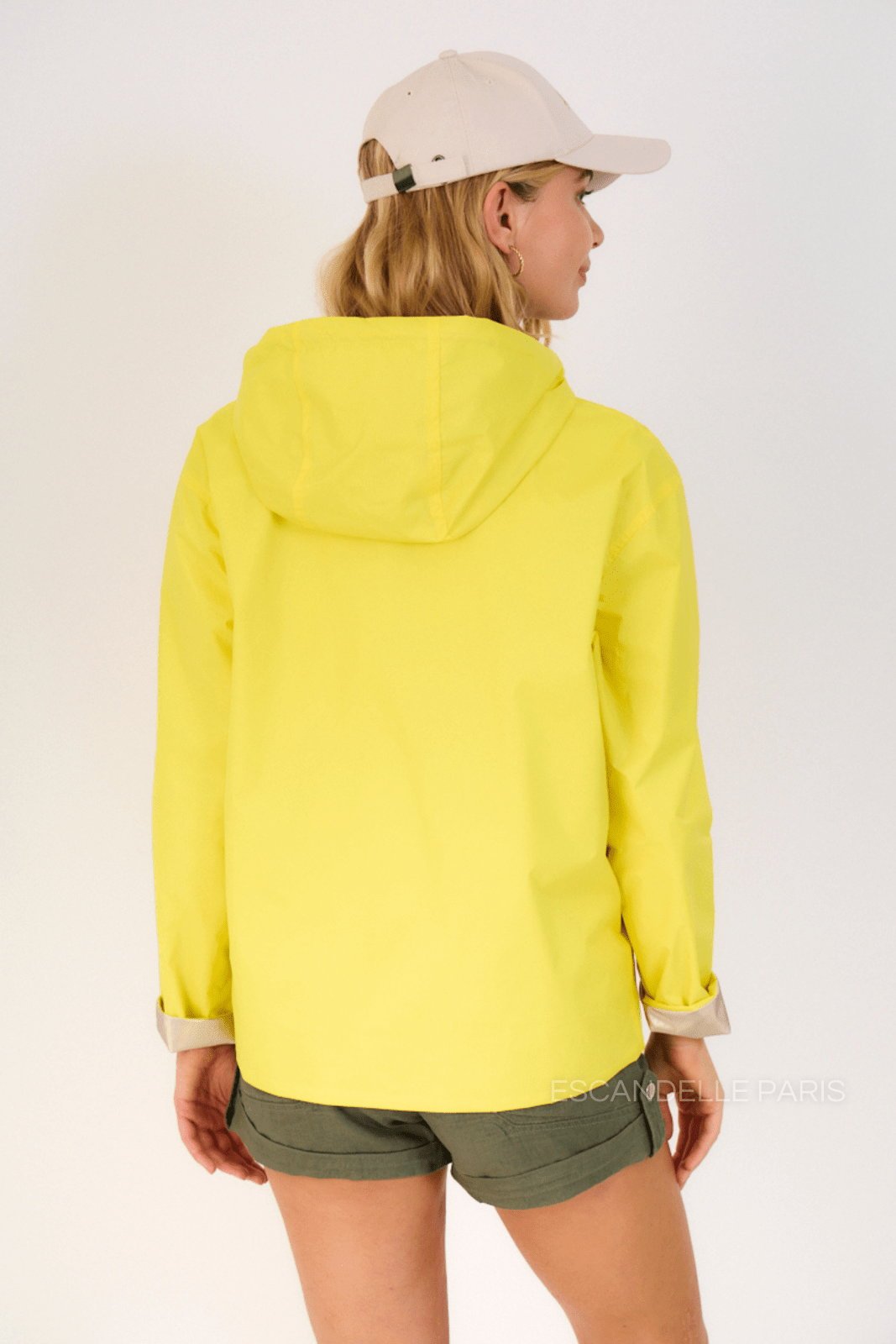 APRIL parka courte réversible métallisée jaune femme - Escandelle Paris (portrait)
#couleur_jaune
