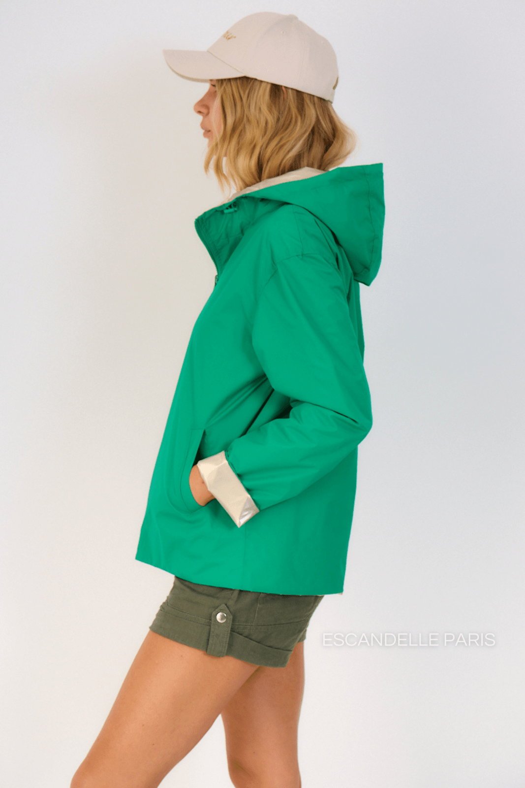APRIL parka courte réversible métallisée vert femme - Escandelle Paris (profil gauche)
#couleur_vert
