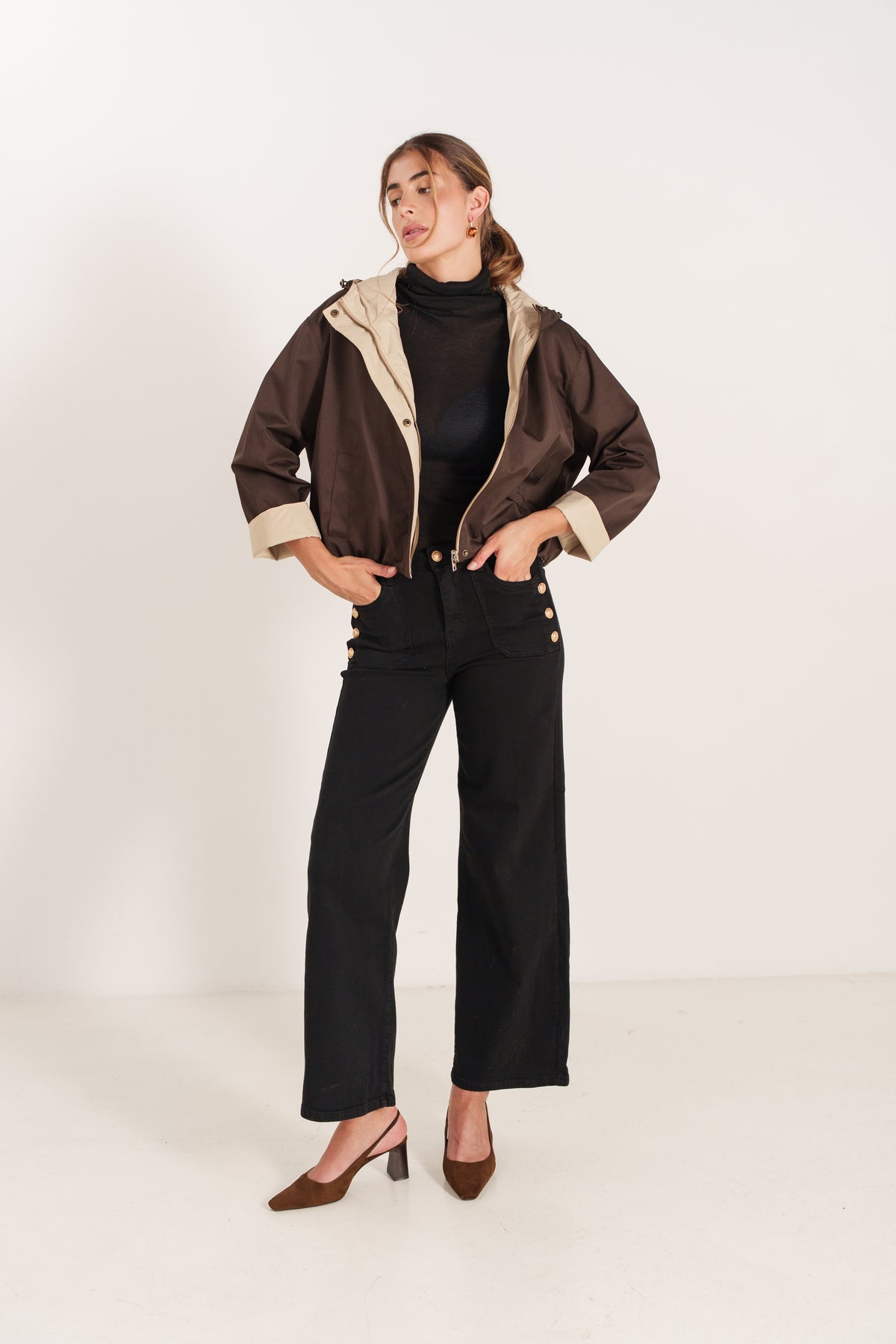 CLAIRINE parka courte coton déperlante capuche contrastée choco femme - Escandelle Paris (silhouette entière)
#couleur_choco