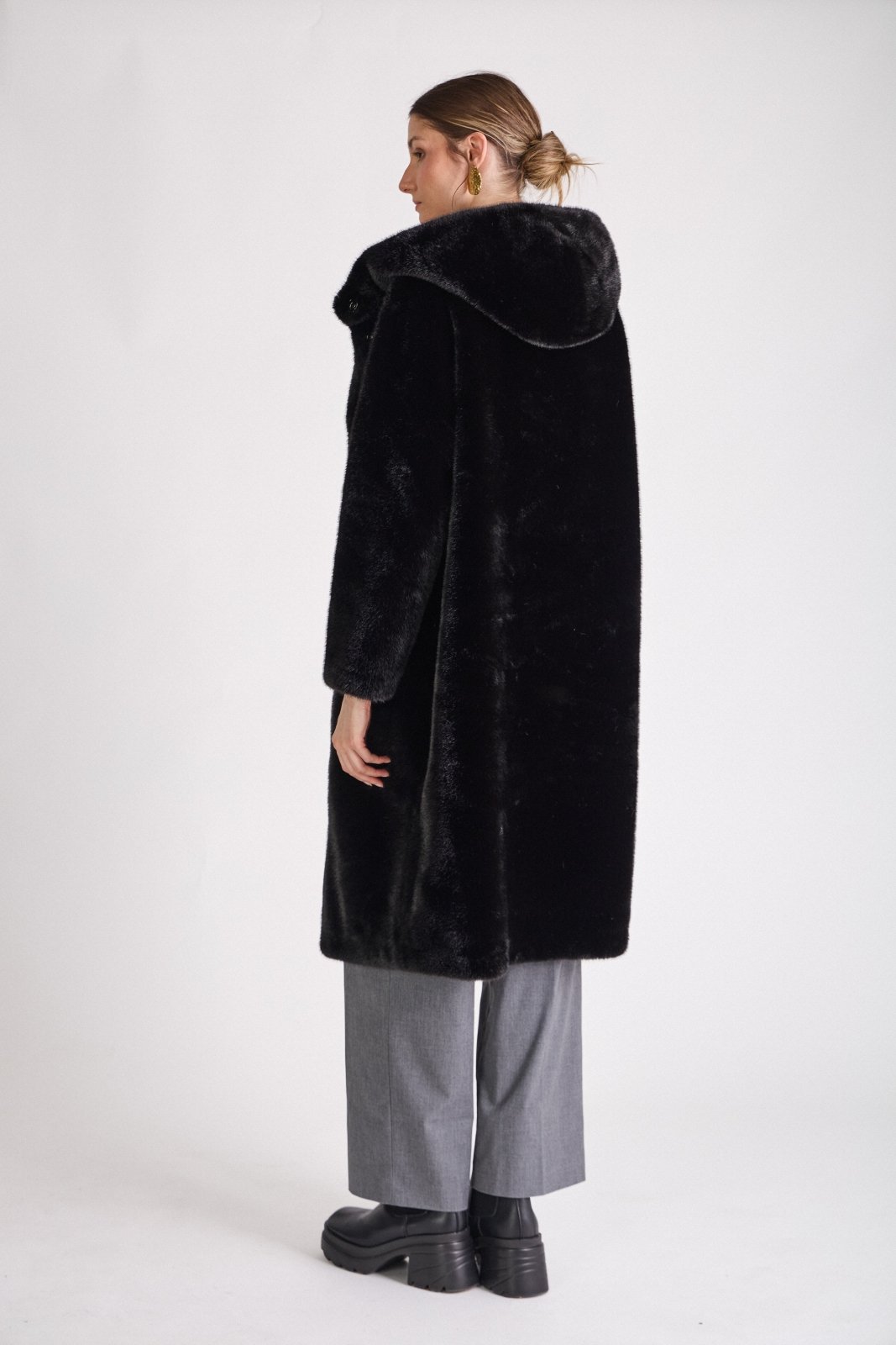 CLEO manteau long fausse fourrure capuche oversize noir femme - Escandelle Paris (dos)
#couleur_noir