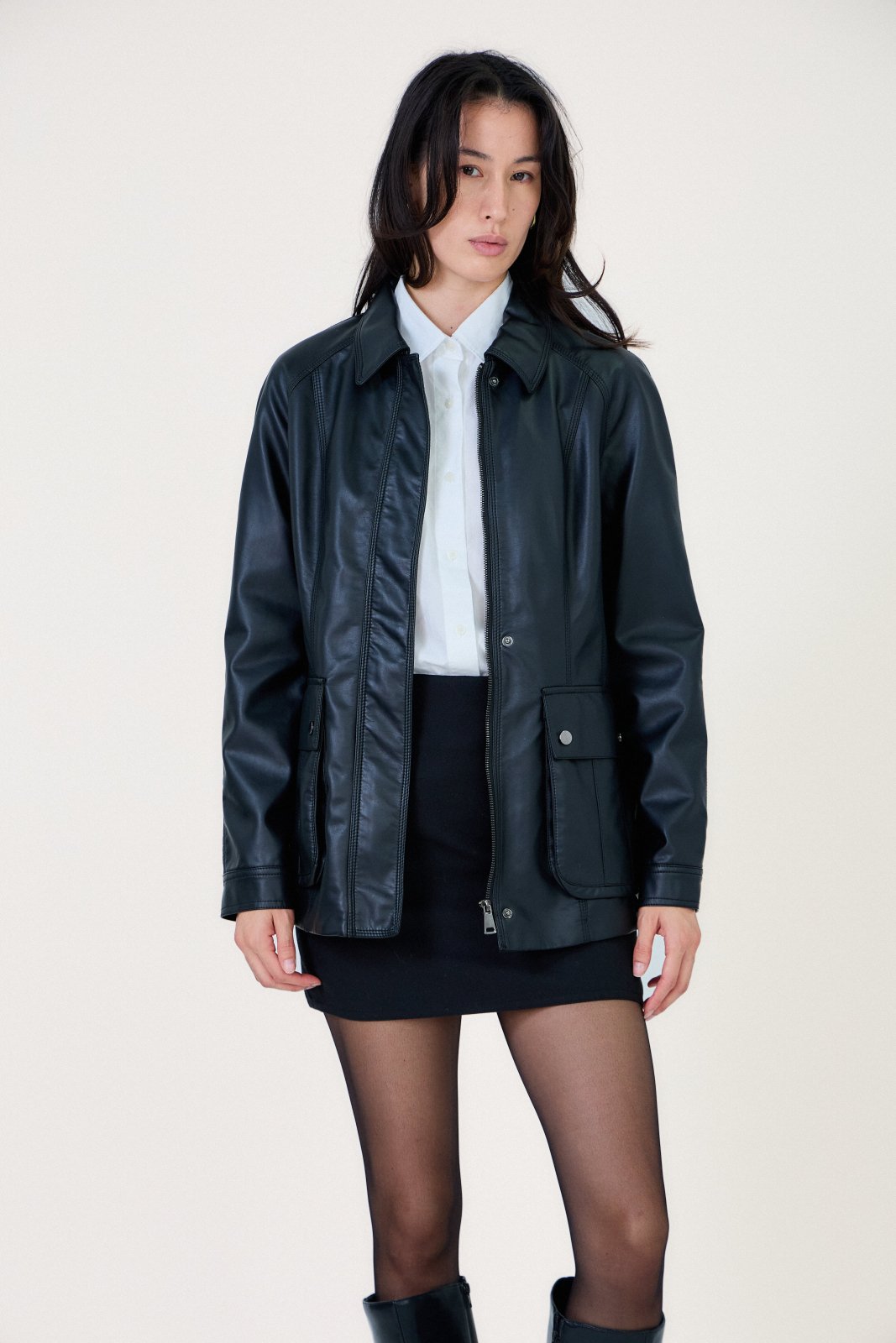 DAKOTA veste mi-longue similicuir effet cuir lisse noir femme - Escandelle Paris (portrait)
#couleur_noir