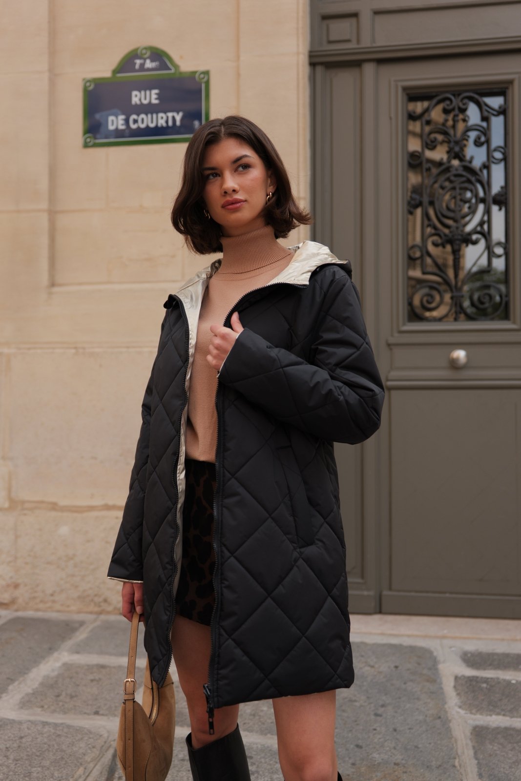 DANAÉ manteau mi-long réversible matelassé imperméable capuche noir femme - Escandelle Paris (portrait)
#couleur_noir