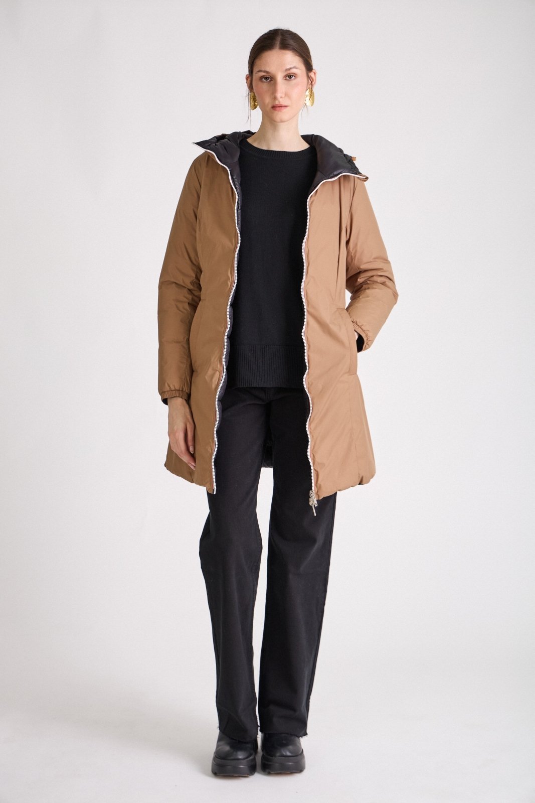 SIXTINE - Doudoune Taupe - Escandelle  (Vue de face - silhouette entière - doudoune réversible côté taupe) 
#couleur_taupe