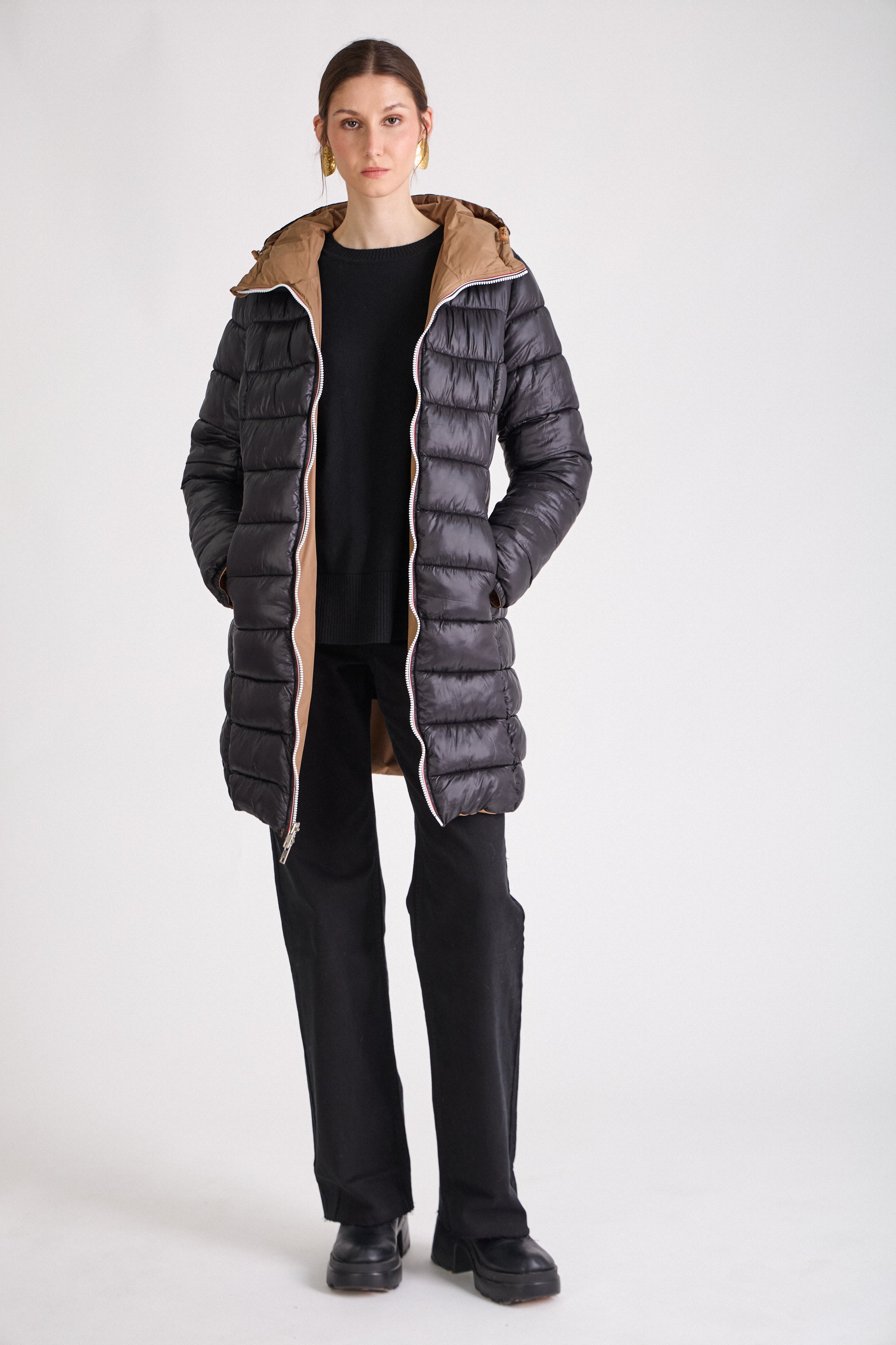 Doudoune SIXTINE Escandelle – doudoune longue femme taupe réversible noire, coupe droite et élégante.
#couleur_taupe