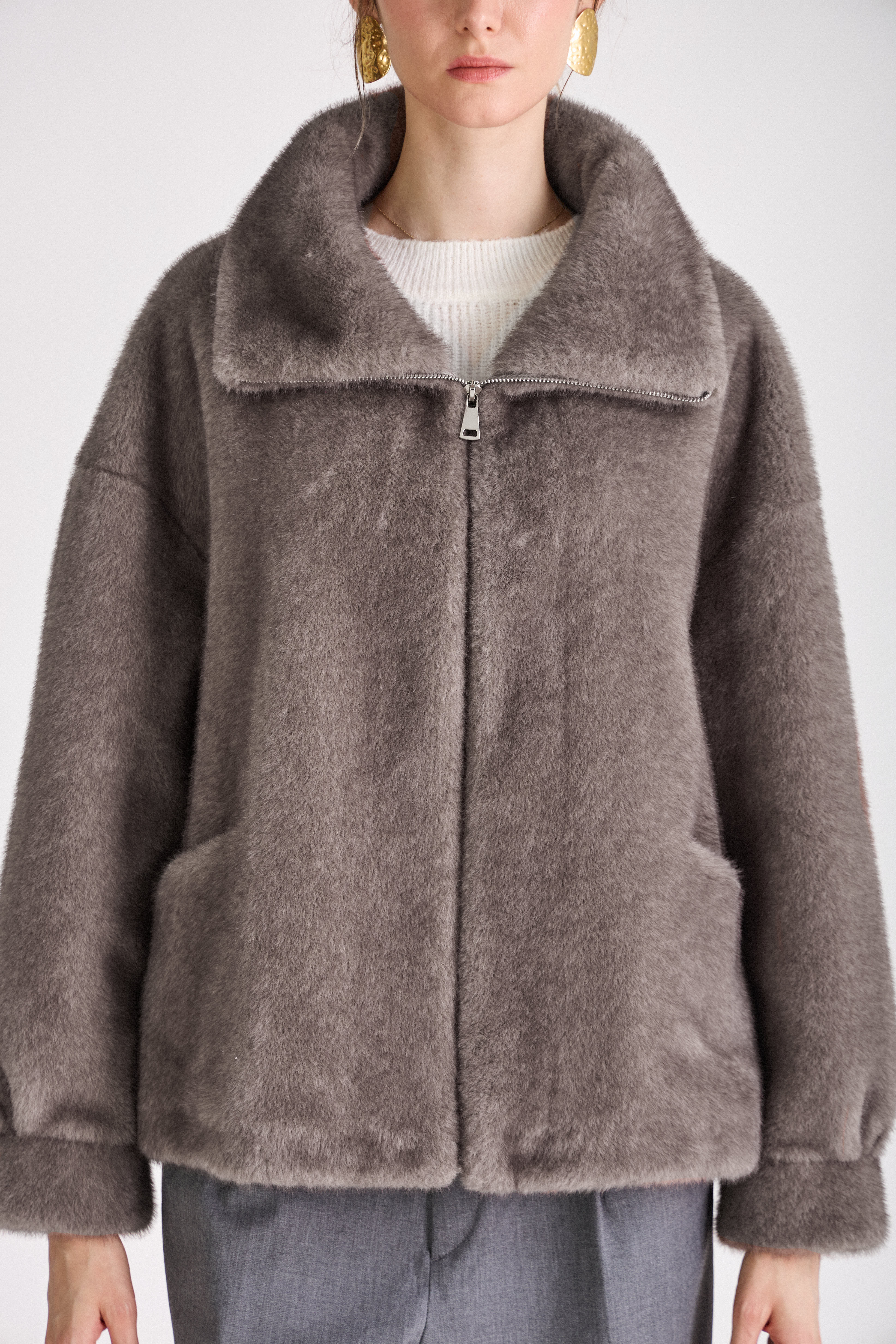 Manteau ARIANNE Escandelle à coupe très ample avec cordon de serrage, zip frontal et poches latérales
#couleur_gris