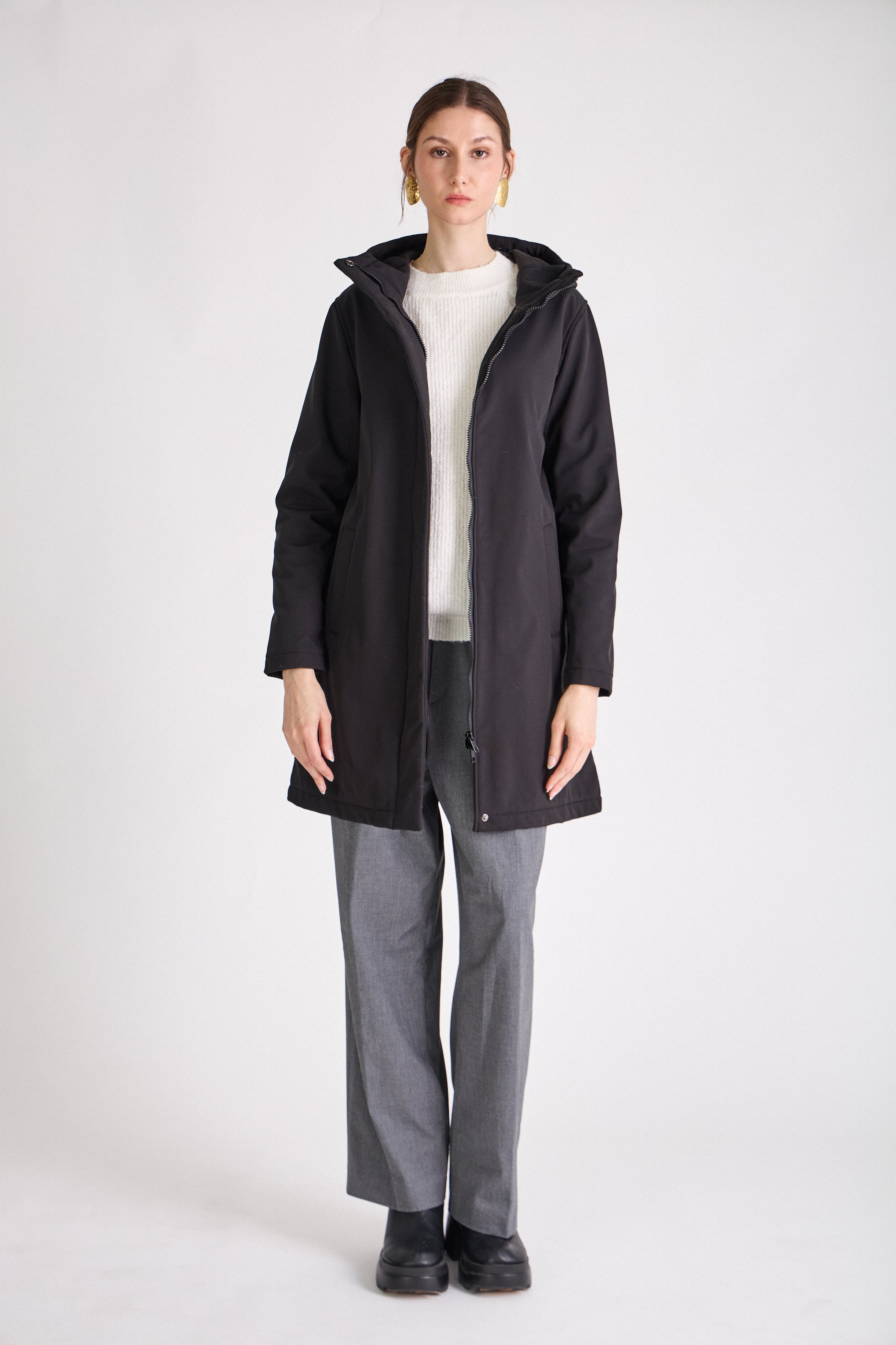 Parka SIENNA Escandelle – manteau long femme noir en softshell cintré, coupe élégante et moderne.
#couleur_noir