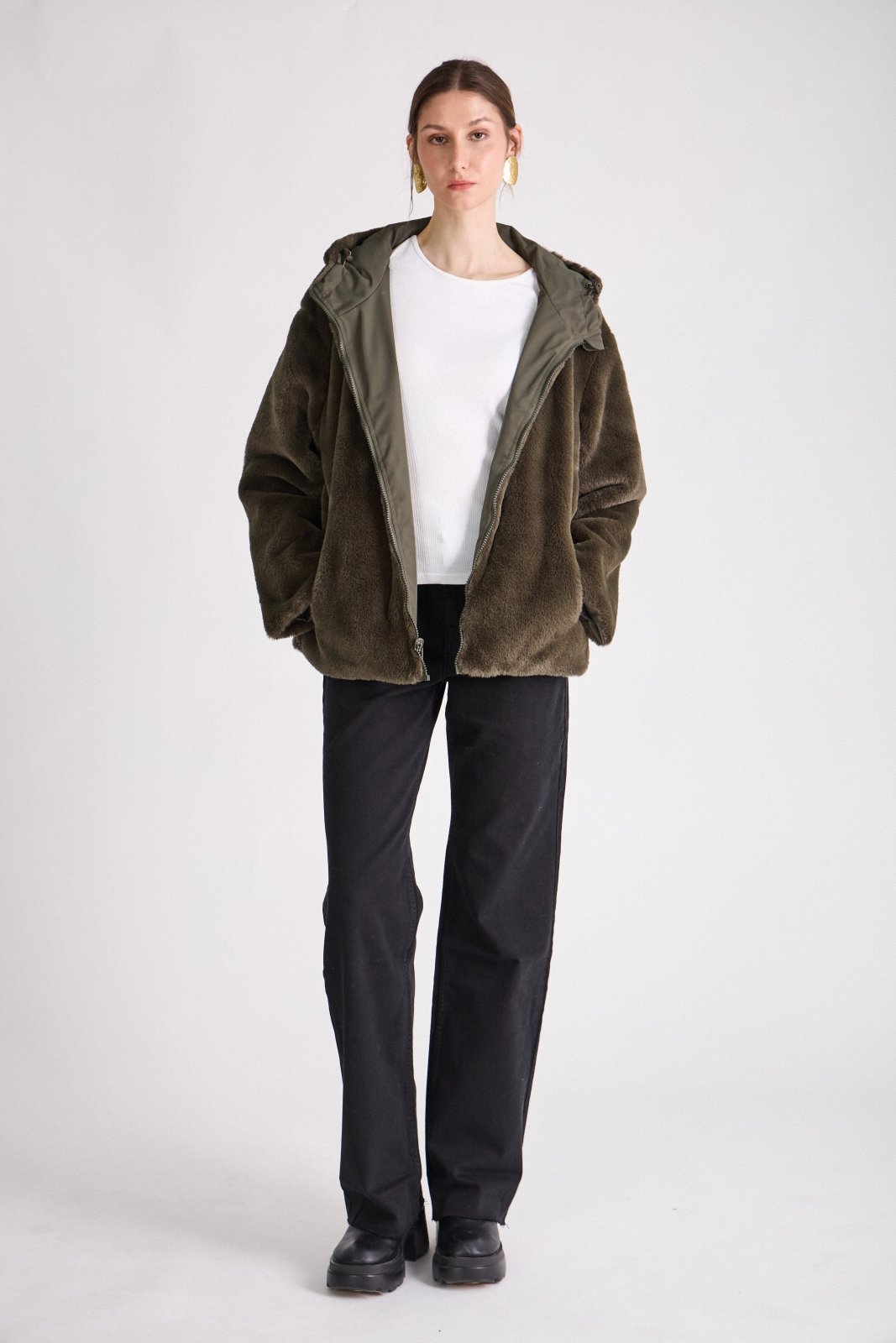 AELIS - Parka Kaki - Escandelle (Vue de face - silhouette entière - côté réversible fourrée) 
#couleur_kaki