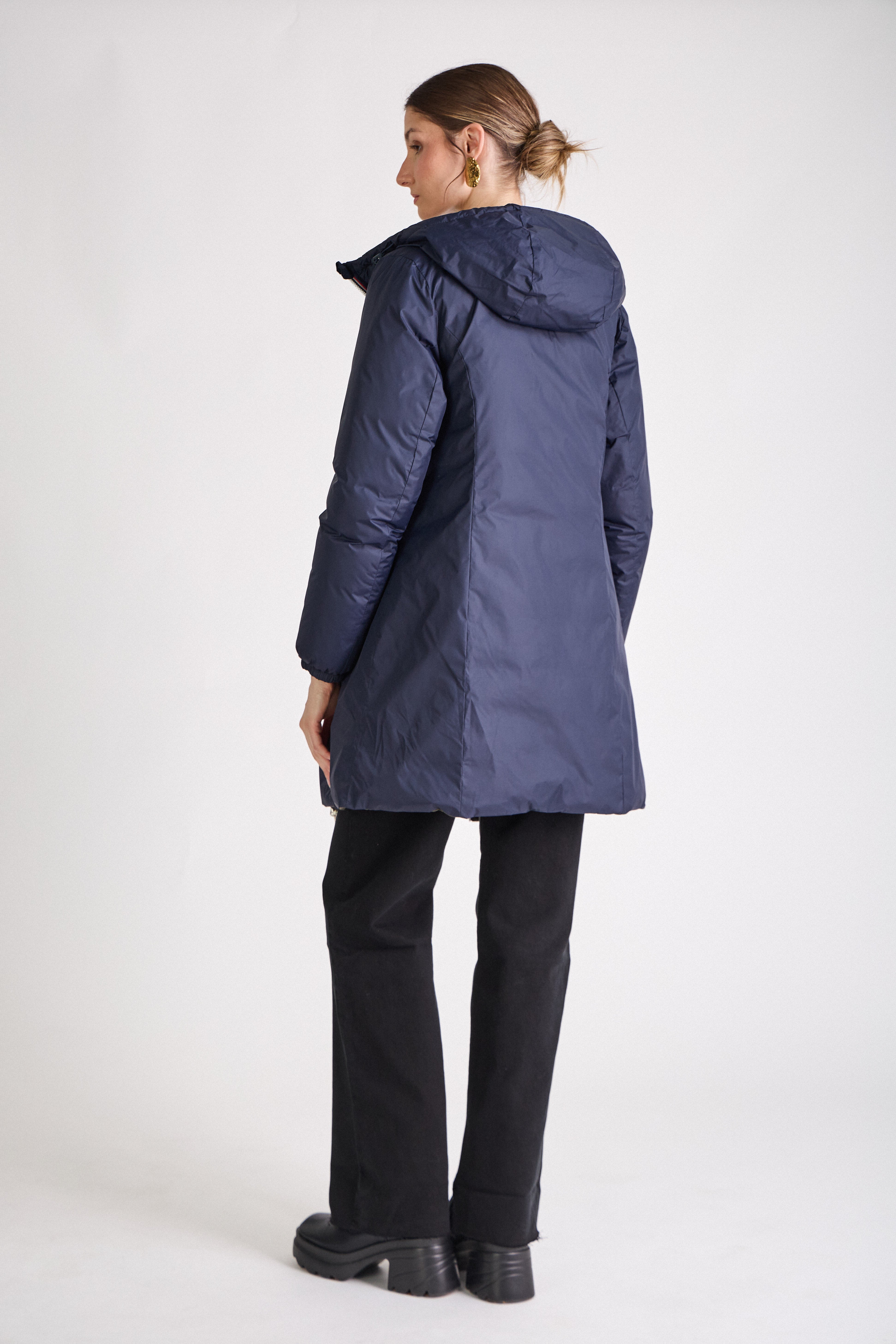 Doudoune SIXTINE Escandelle – doudoune longue femme marine réversible, coupe droite et élégante.
#couleur_marine