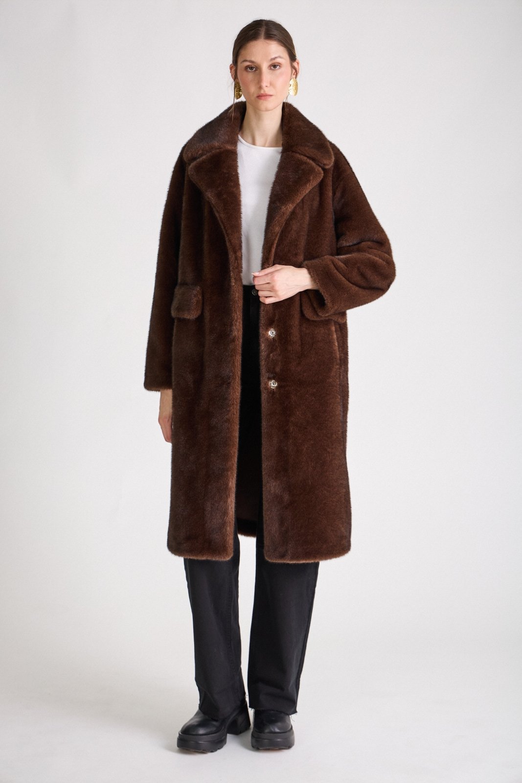 EUGENIE manteau long fausse fourrure col tailleur choco femme - Escandelle Paris (silhouette entière)
#couleur_choco