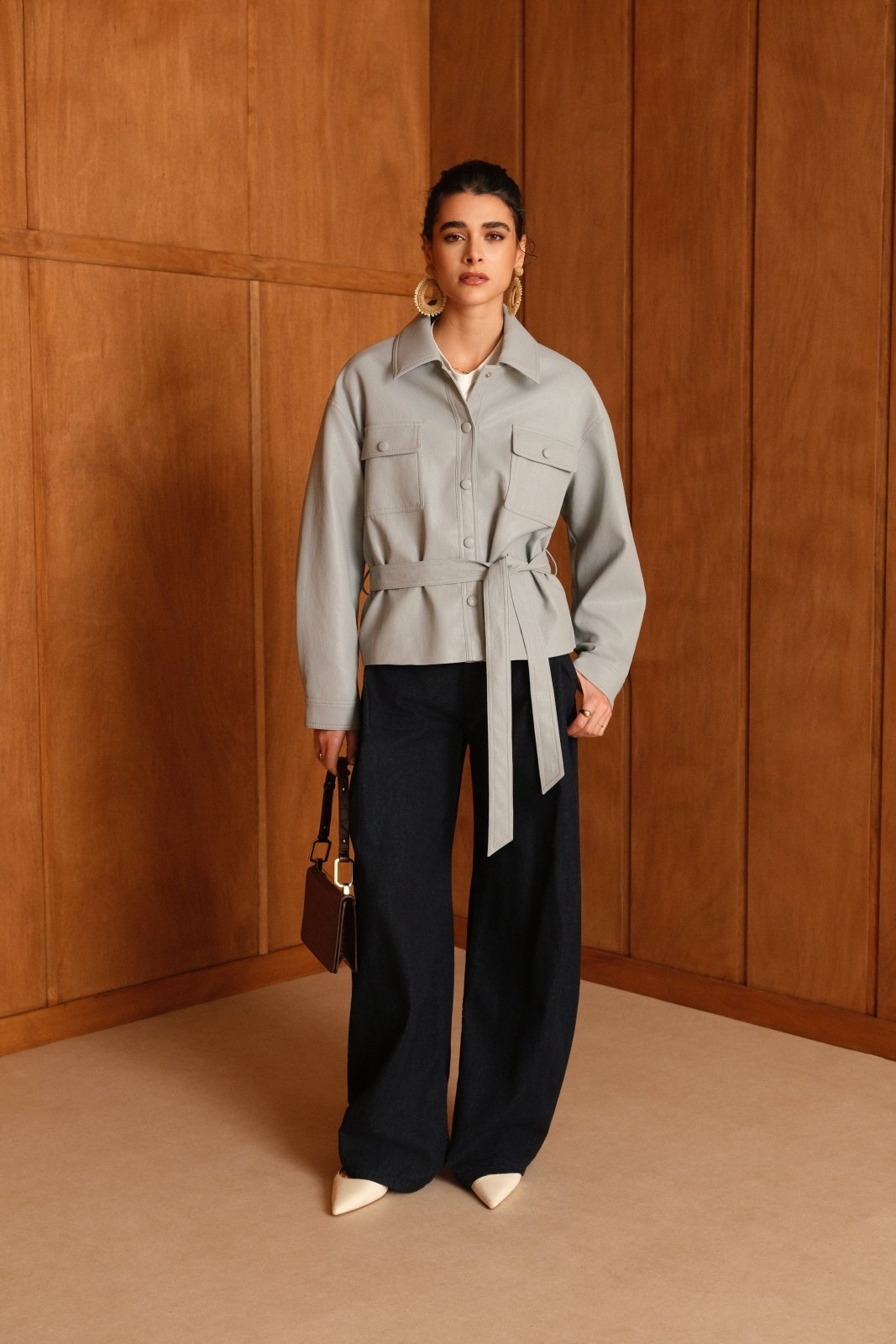 ILORIA veste courte similicuir ceinture col chemise ciel femme - Escandelle Paris (silhouette entière)
#couleur_ciel