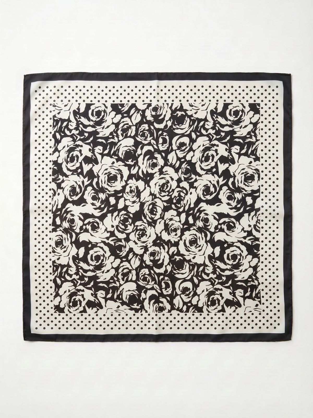 Iris - Foulard Noir - EscandelleParis
#couleur_noir