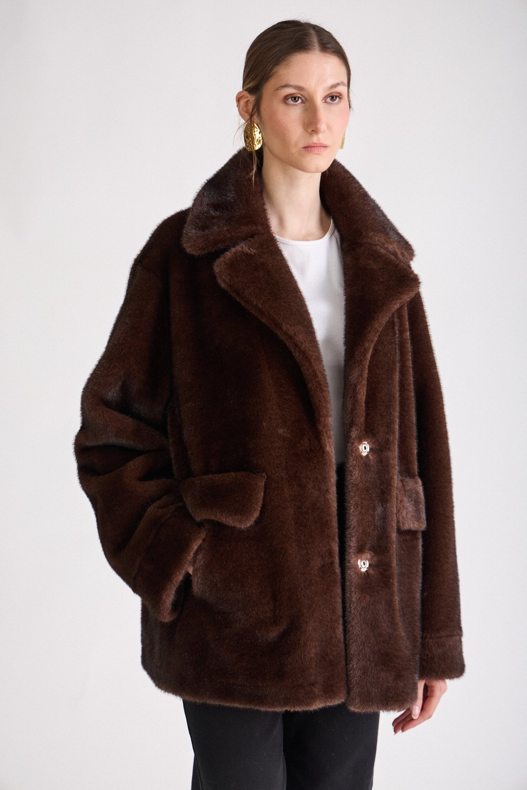 JESSIE manteau long fausse fourrure col large choco femme - Escandelle Paris (portrait)
#couleur_choco